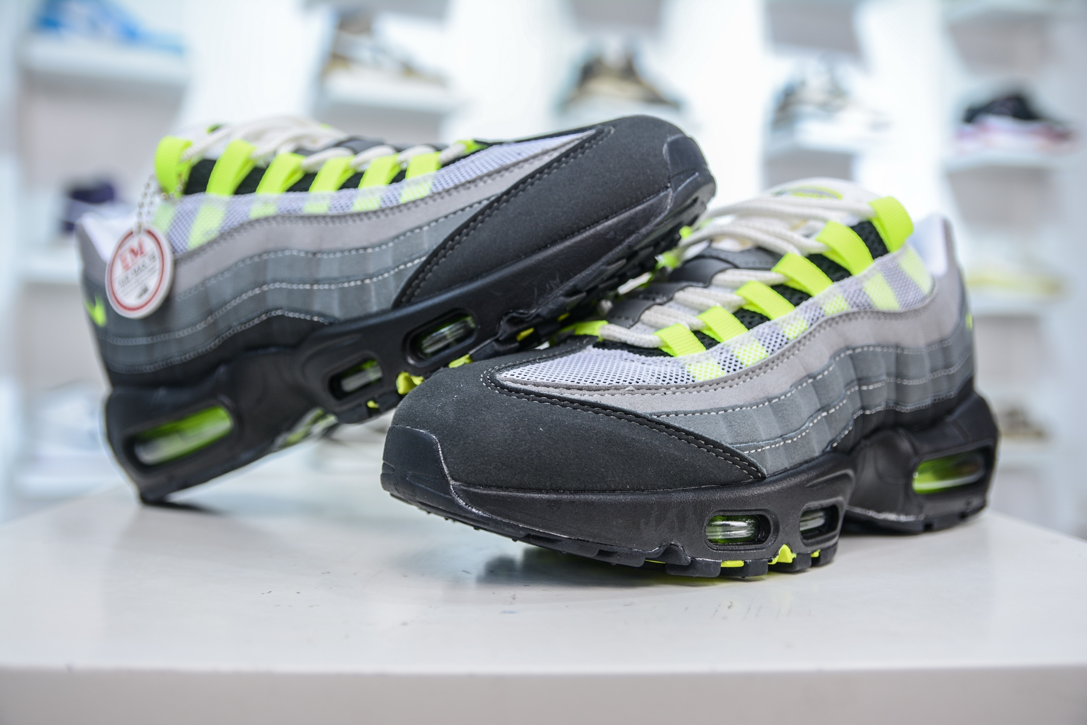 NK Air Max 95 复古减震气垫跑鞋 307960-002-莆田鞋,莆田鞋货源,高仿鞋,高仿鞋货源,安福档口,莆田高仿鞋,莆田鞋批发,高仿鞋批发,莆田高仿运动鞋,高仿运动鞋,莆田运动鞋 NK Air Max 95 复古减震气垫跑鞋 307960-002