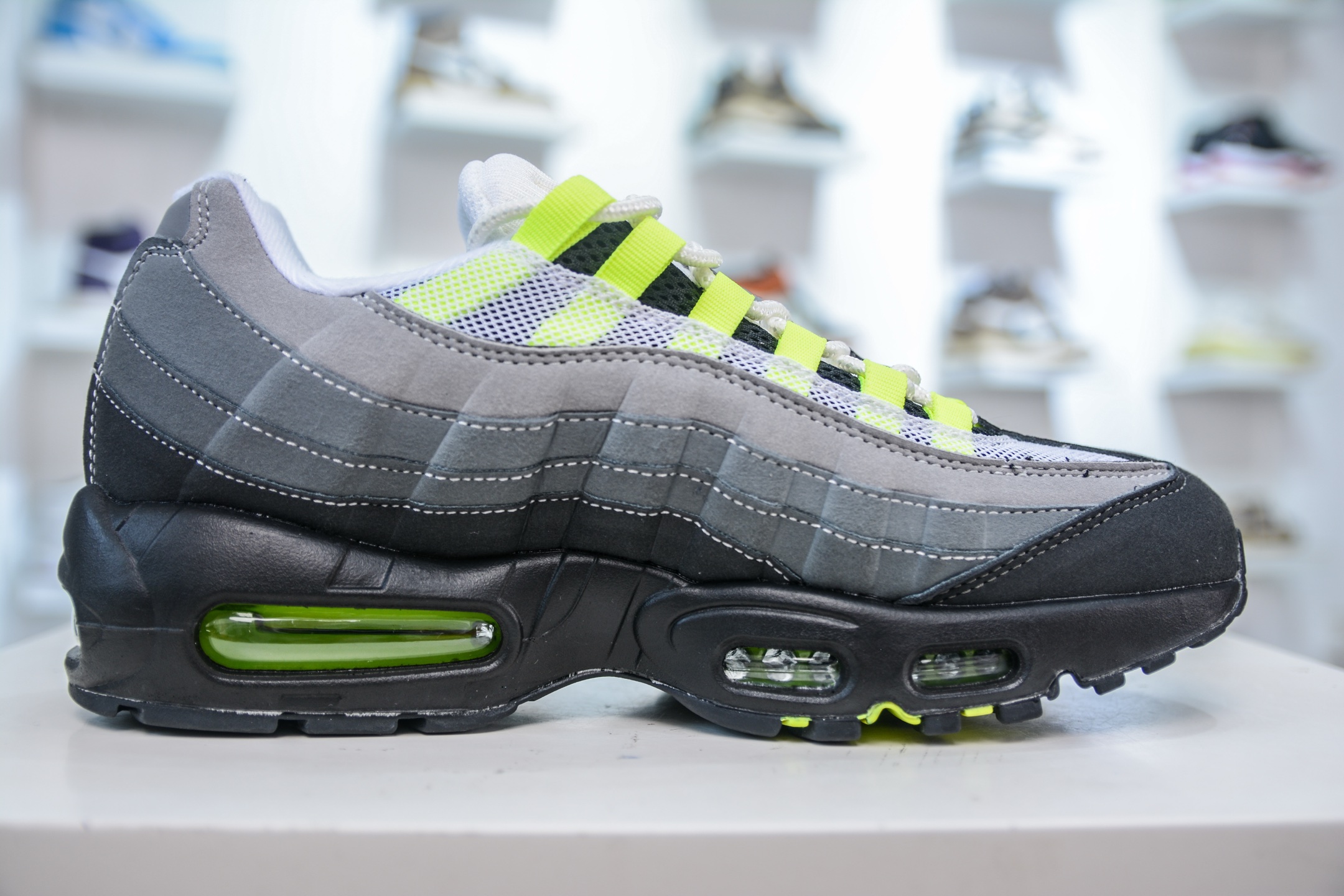 NK Air Max 95 复古减震气垫跑鞋 307960-002-莆田鞋,莆田鞋货源,高仿鞋,高仿鞋货源,安福档口,莆田高仿鞋,莆田鞋批发,高仿鞋批发,莆田高仿运动鞋,高仿运动鞋,莆田运动鞋 NK Air Max 95 复古减震气垫跑鞋 307960-002