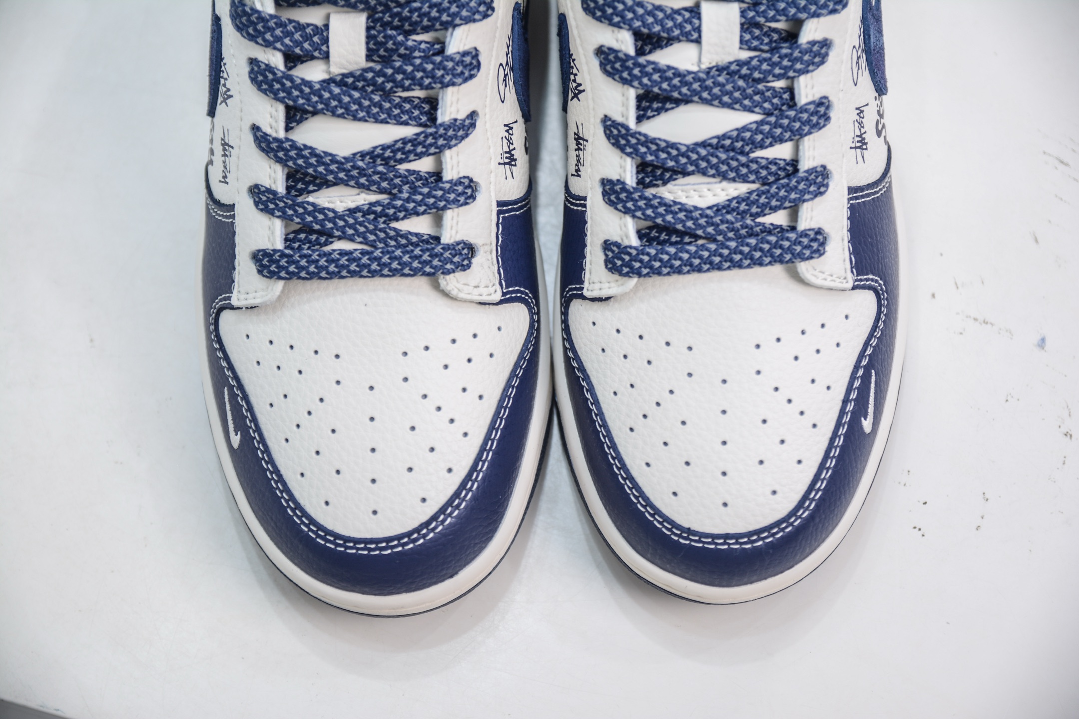 Nike SB Dunk Low x Stussy 斯图西联名-白深蓝涂鸦 XS6089-589-莆田鞋,莆田鞋货源,高仿鞋,高仿鞋货源,安福档口,莆田高仿鞋,莆田鞋批发,高仿鞋批发,莆田高仿运动鞋,高仿运动鞋,莆田运动鞋 Nike SB Dunk Low x Stussy 斯图西联名-白深蓝涂鸦 XS6089-589
