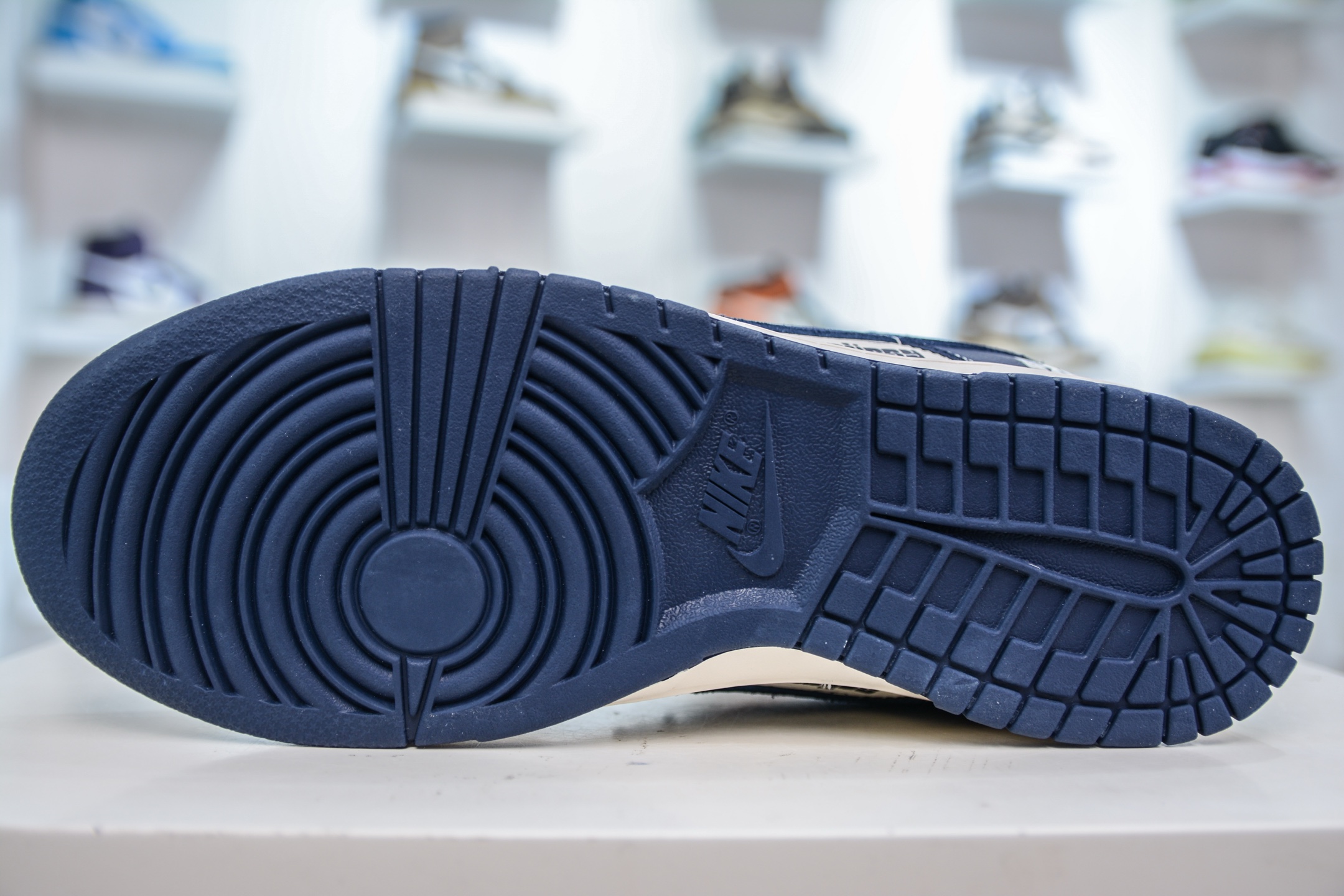 Nike SB Dunk Low x Stussy 斯图西联名-白深蓝涂鸦 XS6089-589-莆田鞋,莆田鞋货源,高仿鞋,高仿鞋货源,安福档口,莆田高仿鞋,莆田鞋批发,高仿鞋批发,莆田高仿运动鞋,高仿运动鞋,莆田运动鞋 Nike SB Dunk Low x Stussy 斯图西联名-白深蓝涂鸦 XS6089-589