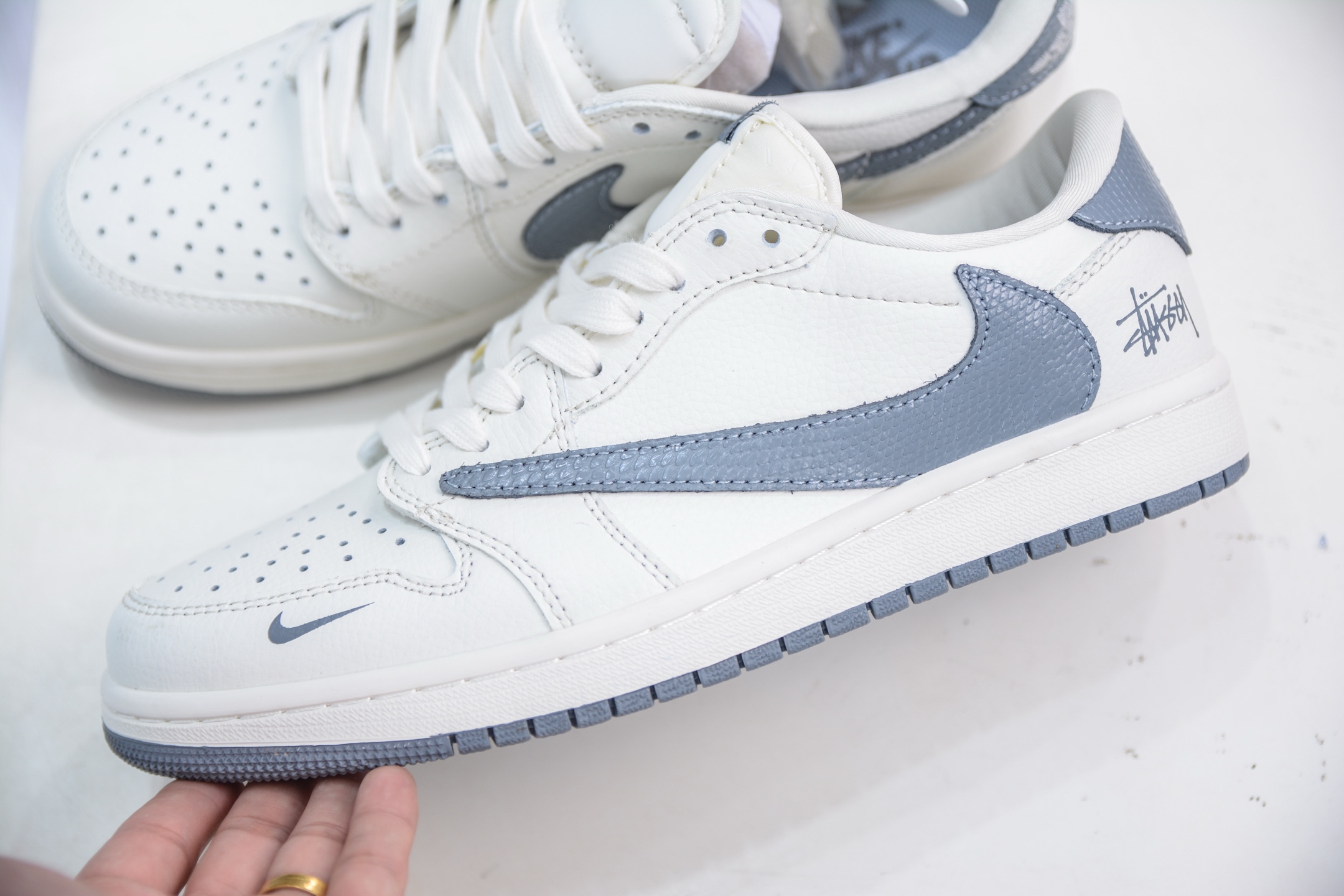 Travis Scott x Nike Air Jordan 1 Low Stussy - White/Grey Collaboration 8 i1751900999120 6247 0 6
