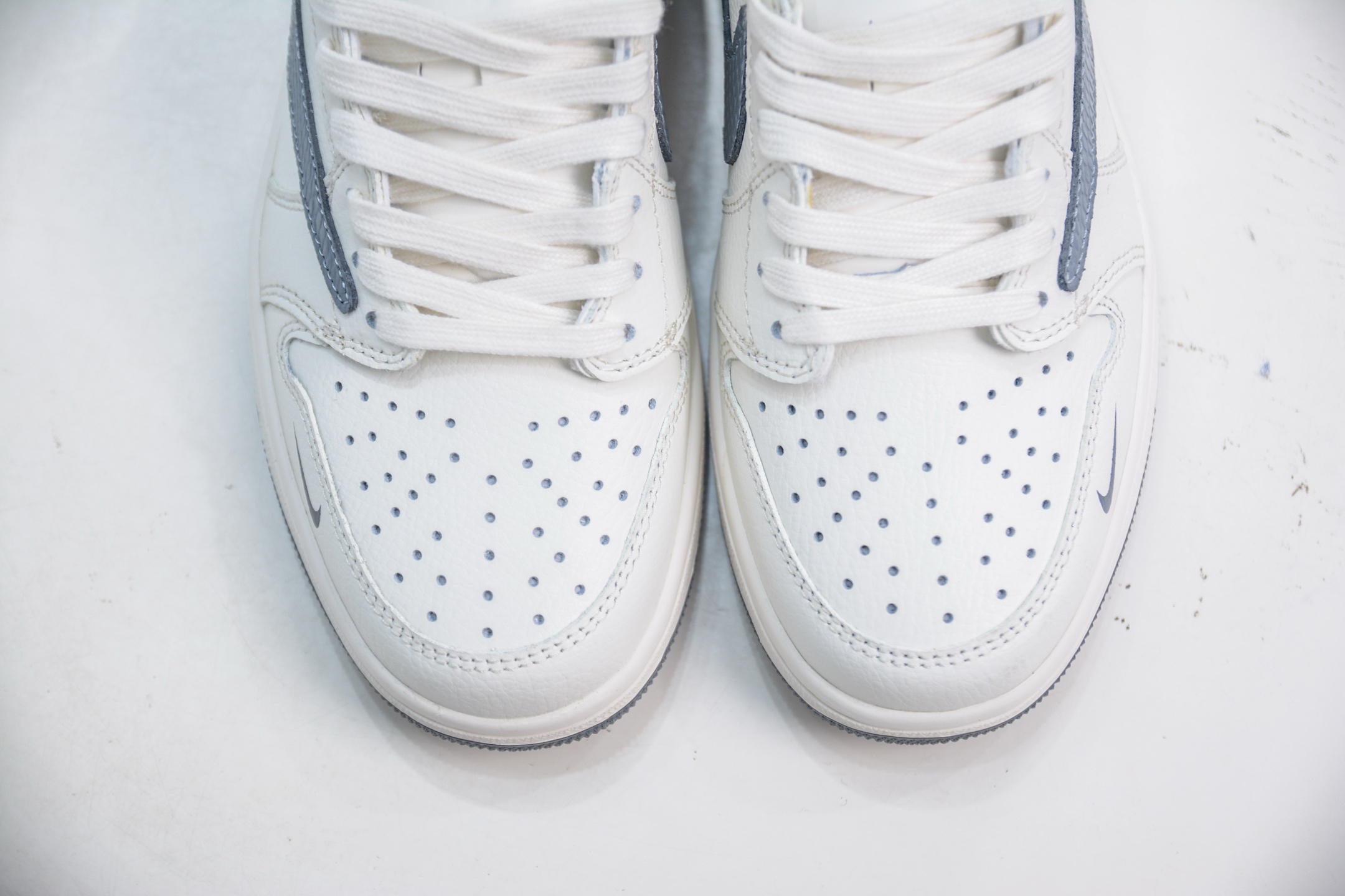 Travis Scott x Nike Air Jordan 1 Low Stussy - White/Grey Collaboration 10 i1751901000074 563 0 8