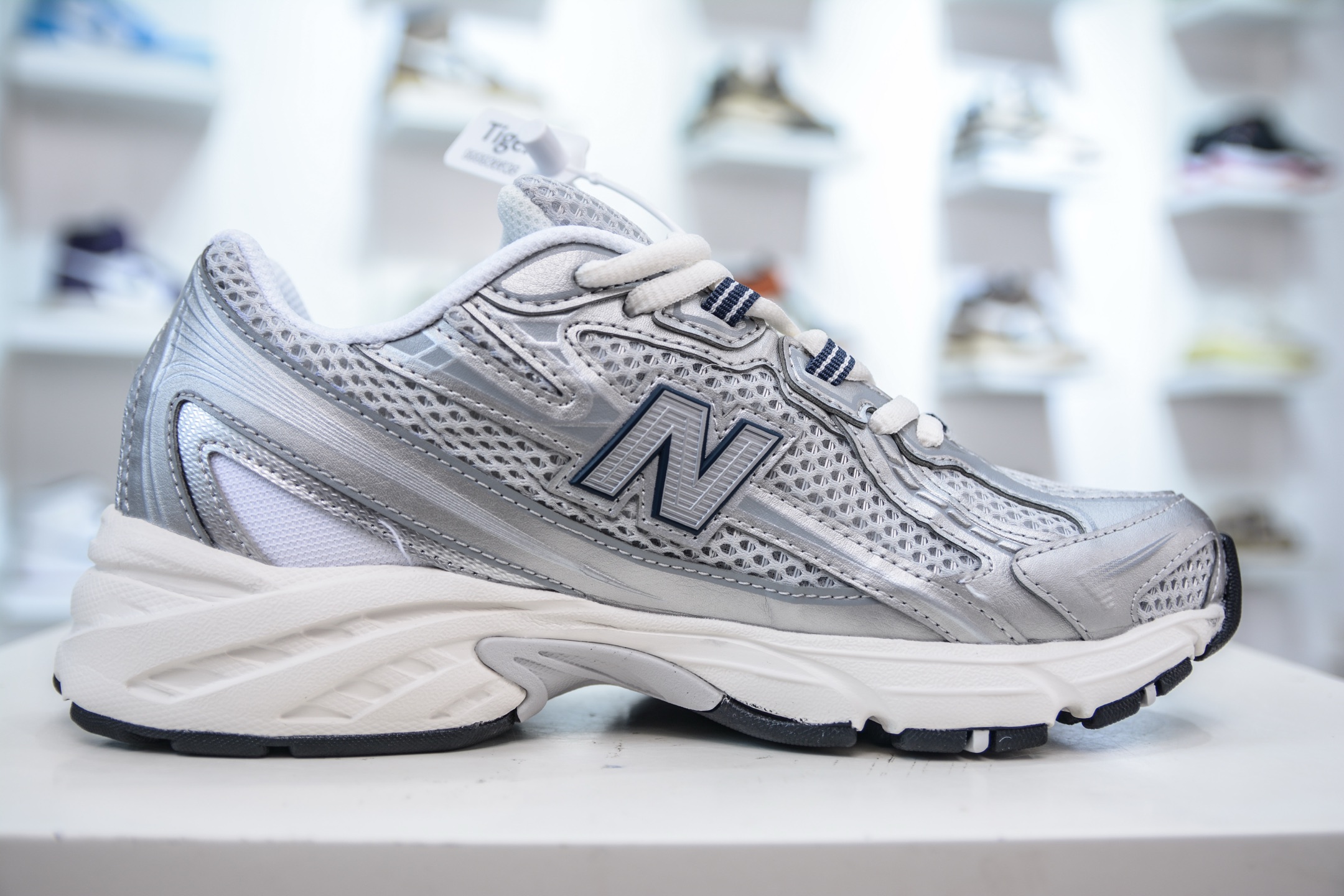 New Balance 740 Retro Running Shoes - Lightweight, Breathable, and Stylish 3 i1751901106315 7195 0 2