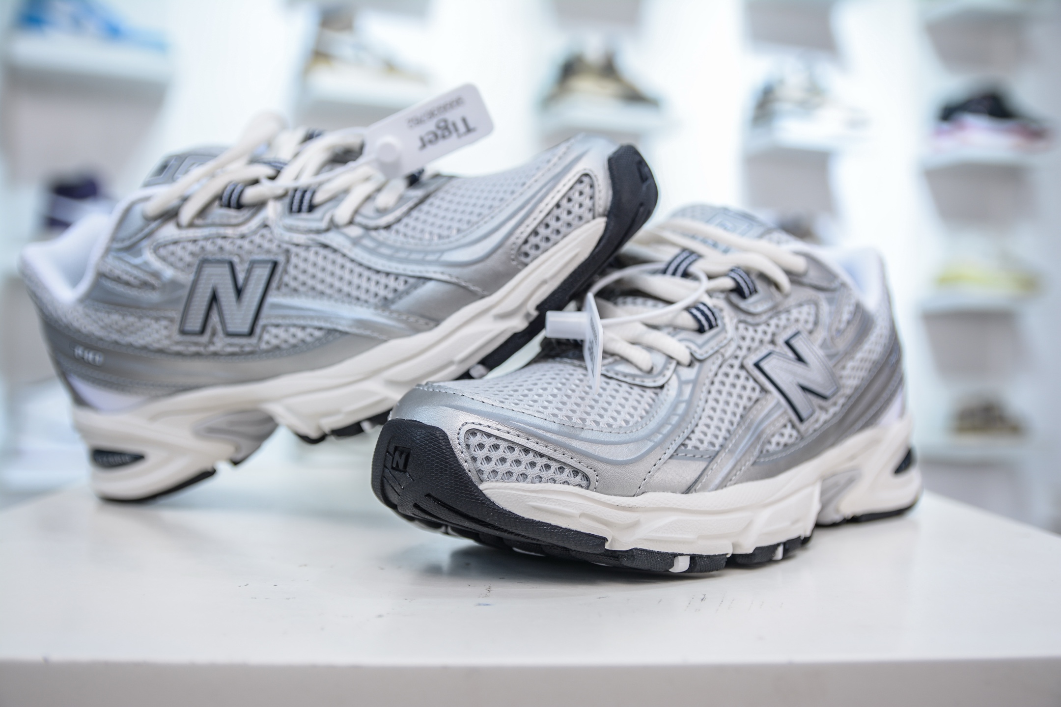 New Balance 740 Retro Running Shoes - Lightweight, Breathable, and Stylish 4 i1751901107495 905 0 3