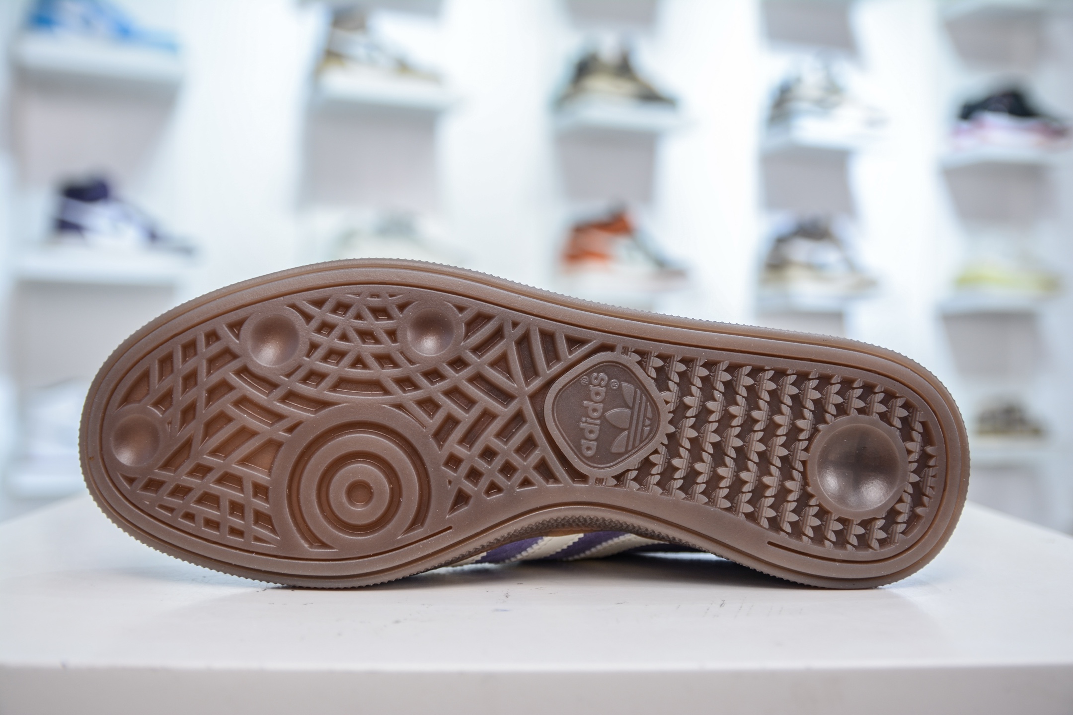 Ad Handball Spezial 阿迪达斯经典款反毛皮复古休闲板鞋 KI5935-莆田鞋,莆田鞋货源,高仿鞋,高仿鞋货源,安福档口,莆田高仿鞋,莆田鞋批发,高仿鞋批发,莆田高仿运动鞋,高仿运动鞋,莆田运动鞋 Ad Handball Spezial 阿迪达斯经典款反毛皮复古休闲板鞋 KI5935