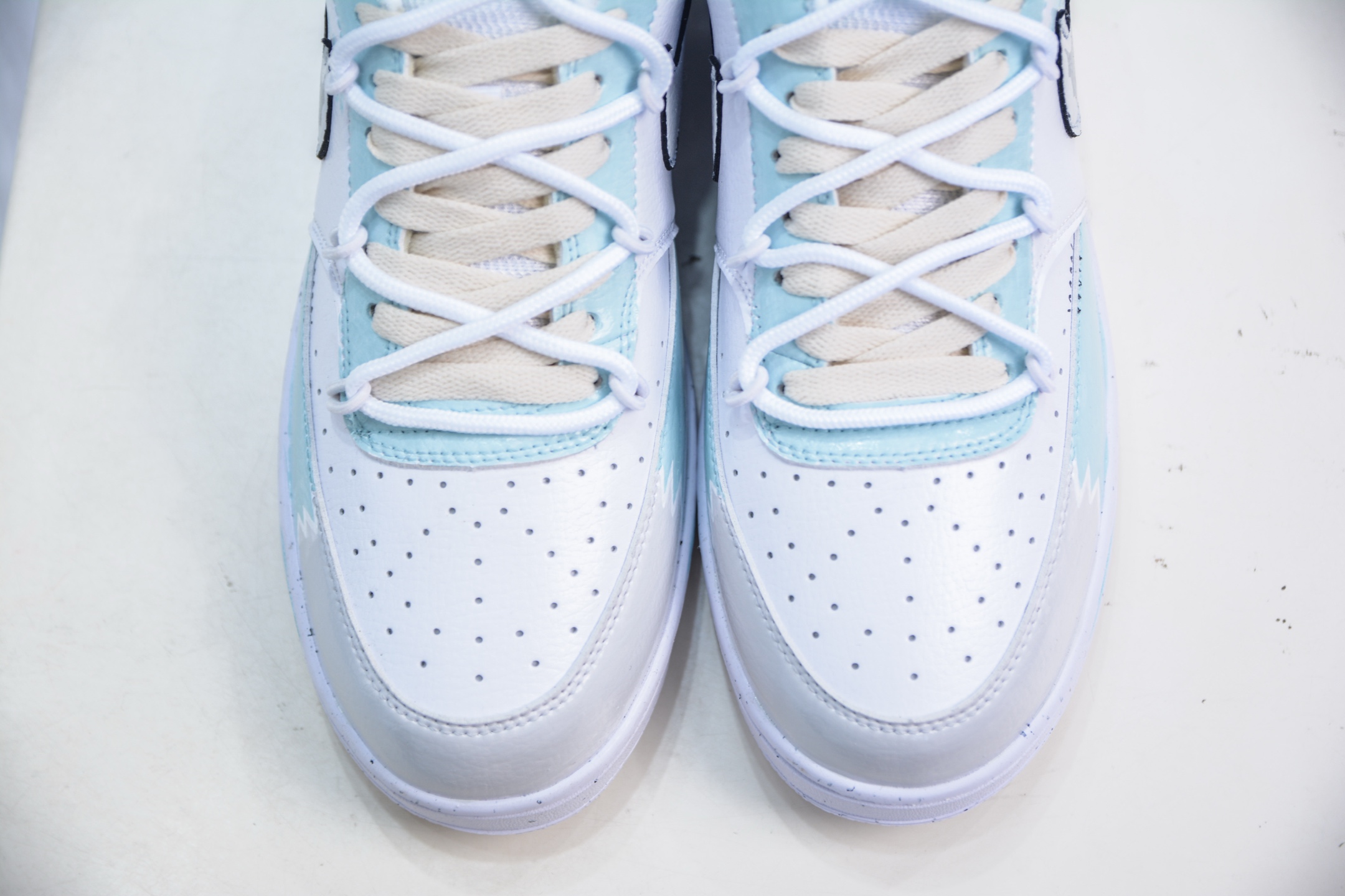 Nike Court Vision Low 手绘涂鸦 休闲运动板鞋 DH2987-101-莆田鞋,莆田鞋货源,高仿鞋,高仿鞋货源,安福档口,莆田高仿鞋,莆田鞋批发,高仿鞋批发,莆田高仿运动鞋,高仿运动鞋,莆田运动鞋 Nike Court Vision Low 手绘涂鸦 休闲运动板鞋 DH2987-101