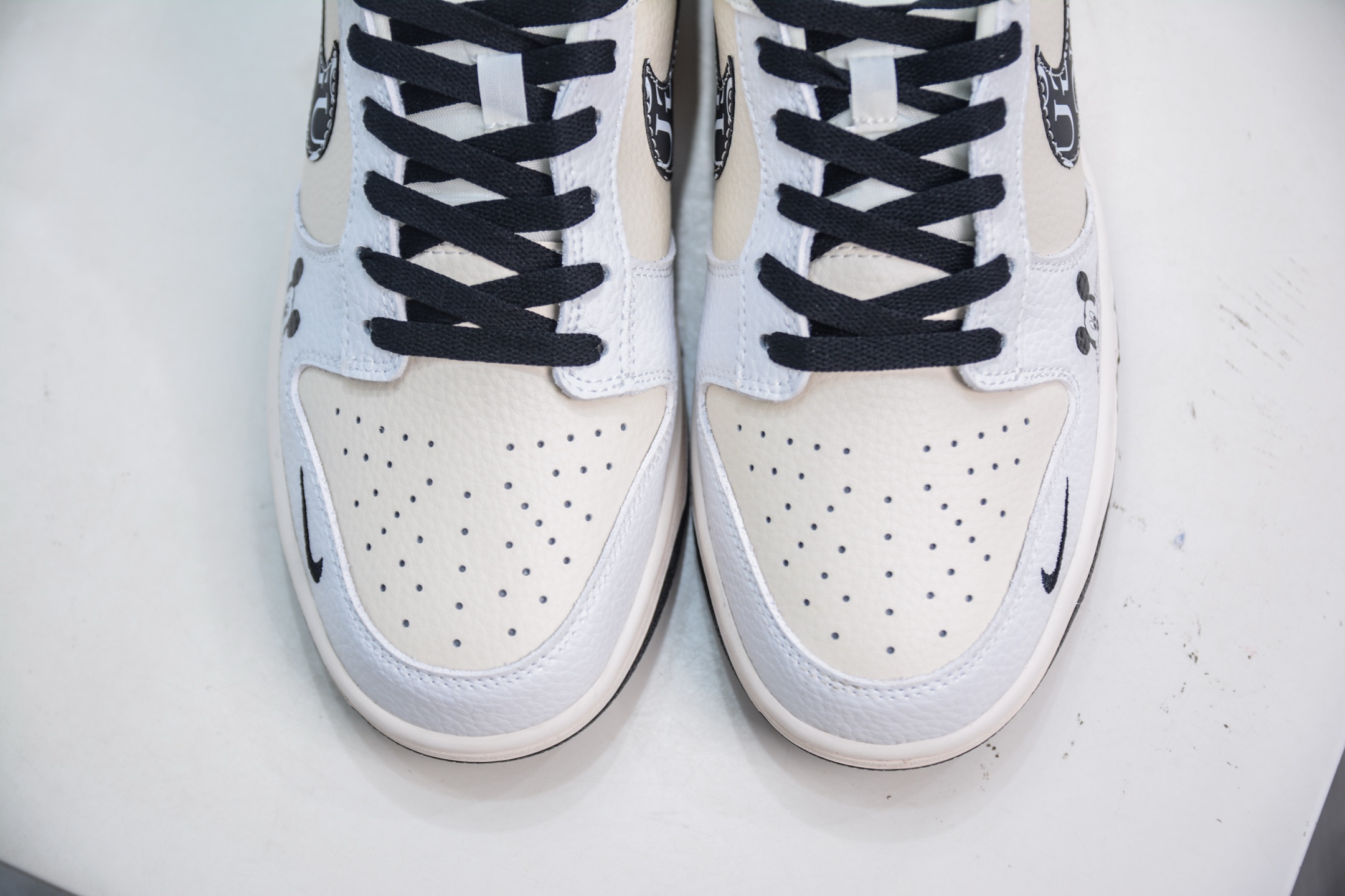 Nike SB Dunk Low x GUCCI 古驰联名-米白黑米老鼠 KK1333-041-莆田鞋,莆田鞋货源,高仿鞋,高仿鞋货源,安福档口,莆田高仿鞋,莆田鞋批发,高仿鞋批发,莆田高仿运动鞋,高仿运动鞋,莆田运动鞋 Nike SB Dunk Low x GUCCI 古驰联名-米白黑米老鼠 KK1333-041