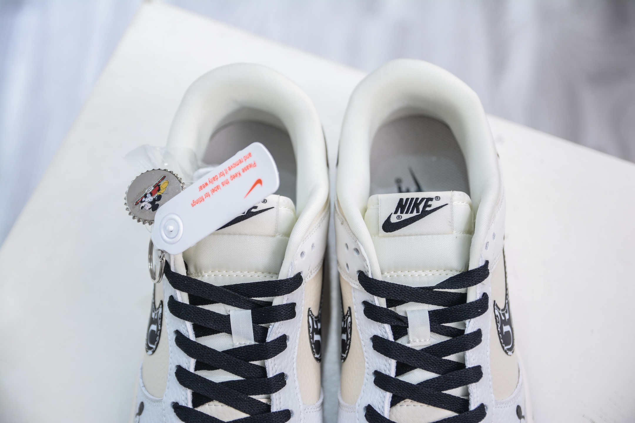 Nike SB Dunk Low x GUCCI 古驰联名-米白黑米老鼠 KK1333-041-莆田鞋,莆田鞋货源,高仿鞋,高仿鞋货源,安福档口,莆田高仿鞋,莆田鞋批发,高仿鞋批发,莆田高仿运动鞋,高仿运动鞋,莆田运动鞋 Nike SB Dunk Low x GUCCI 古驰联名-米白黑米老鼠 KK1333-041