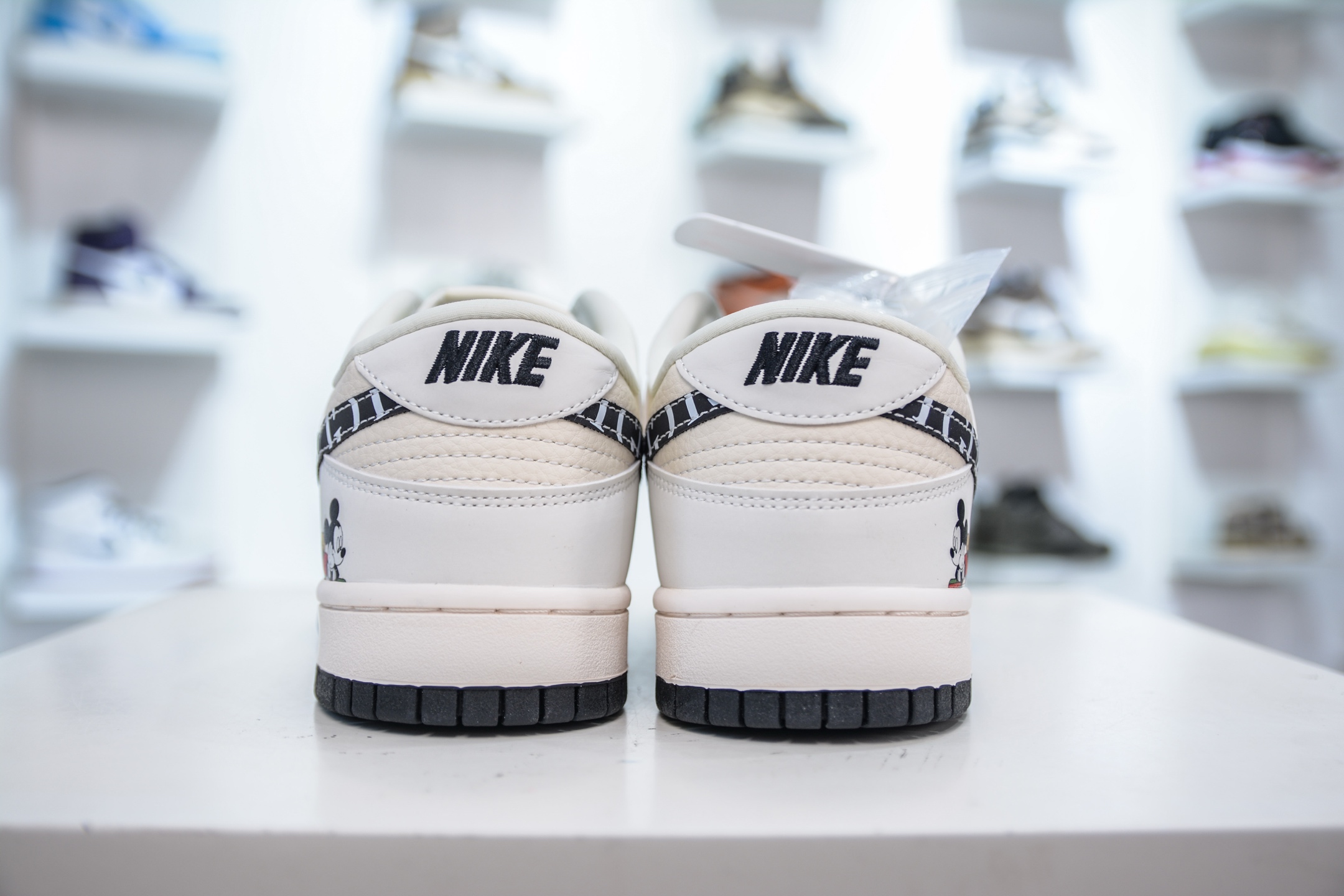 Nike SB Dunk Low x GUCCI 古驰联名-米白黑米老鼠 KK1333-041-莆田鞋,莆田鞋货源,高仿鞋,高仿鞋货源,安福档口,莆田高仿鞋,莆田鞋批发,高仿鞋批发,莆田高仿运动鞋,高仿运动鞋,莆田运动鞋 Nike SB Dunk Low x GUCCI 古驰联名-米白黑米老鼠 KK1333-041