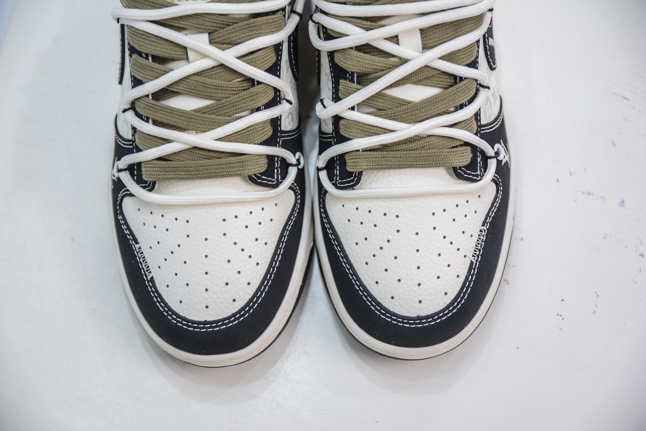 Nike SB Dunk Low x Louis Vuitton LV联名-白黑棕绑带 YX5066-371