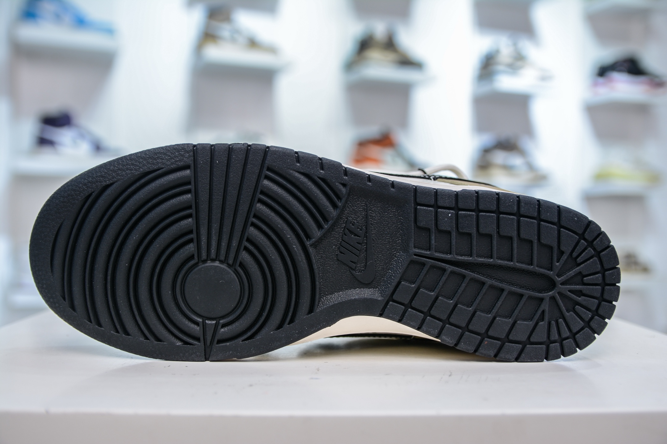 Nike SB Dunk Low x Louis Vuitton LV联名-白黑棕绑带 YX5066-371