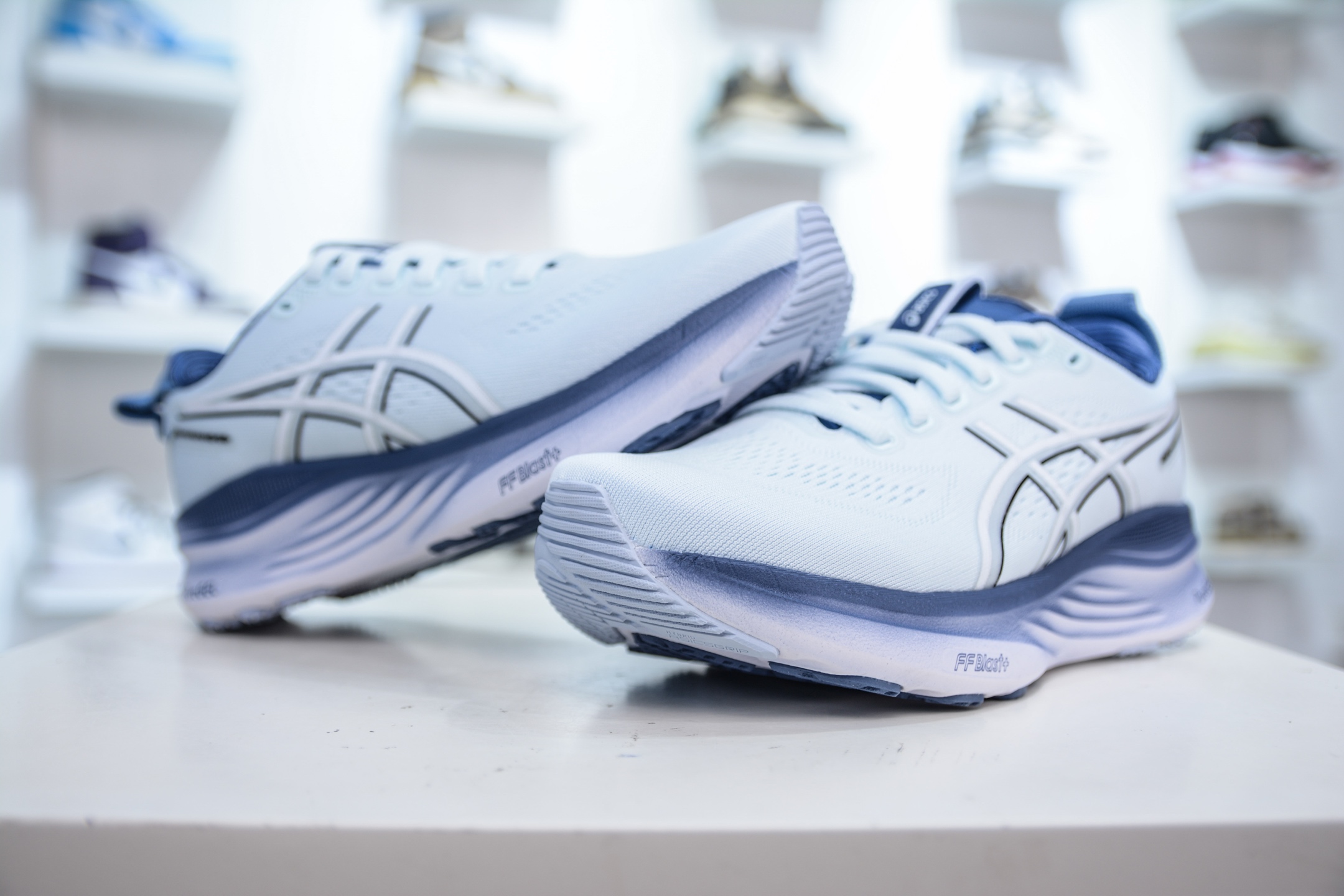 Asics Gel-Kayano 32 亚瑟士卡亚诺32代低帮专业有氧超轻量休闲运动全能慢跑鞋 1012B728-009