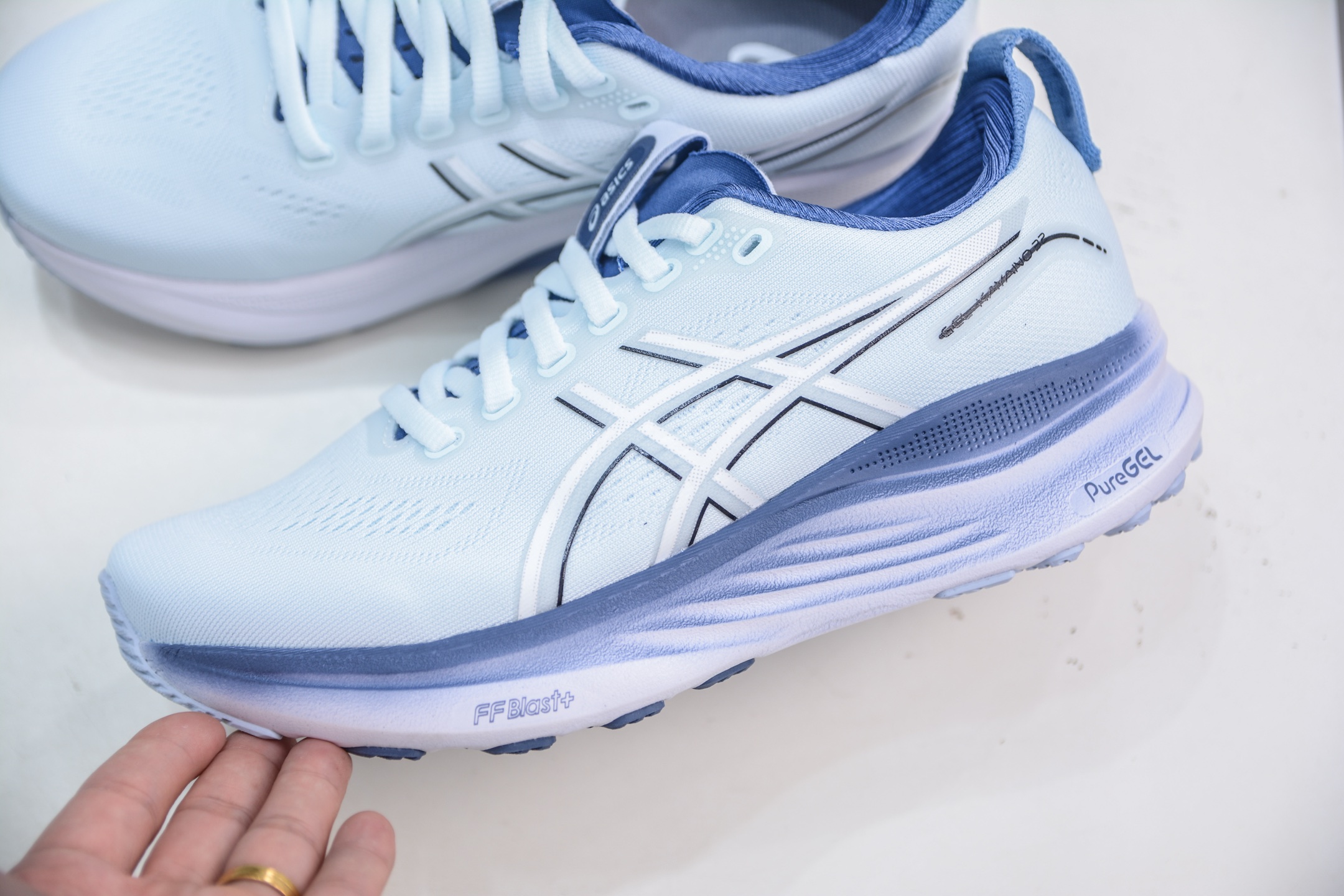 Asics Gel-Kayano 32 亚瑟士卡亚诺32代低帮专业有氧超轻量休闲运动全能慢跑鞋 1012B728-009