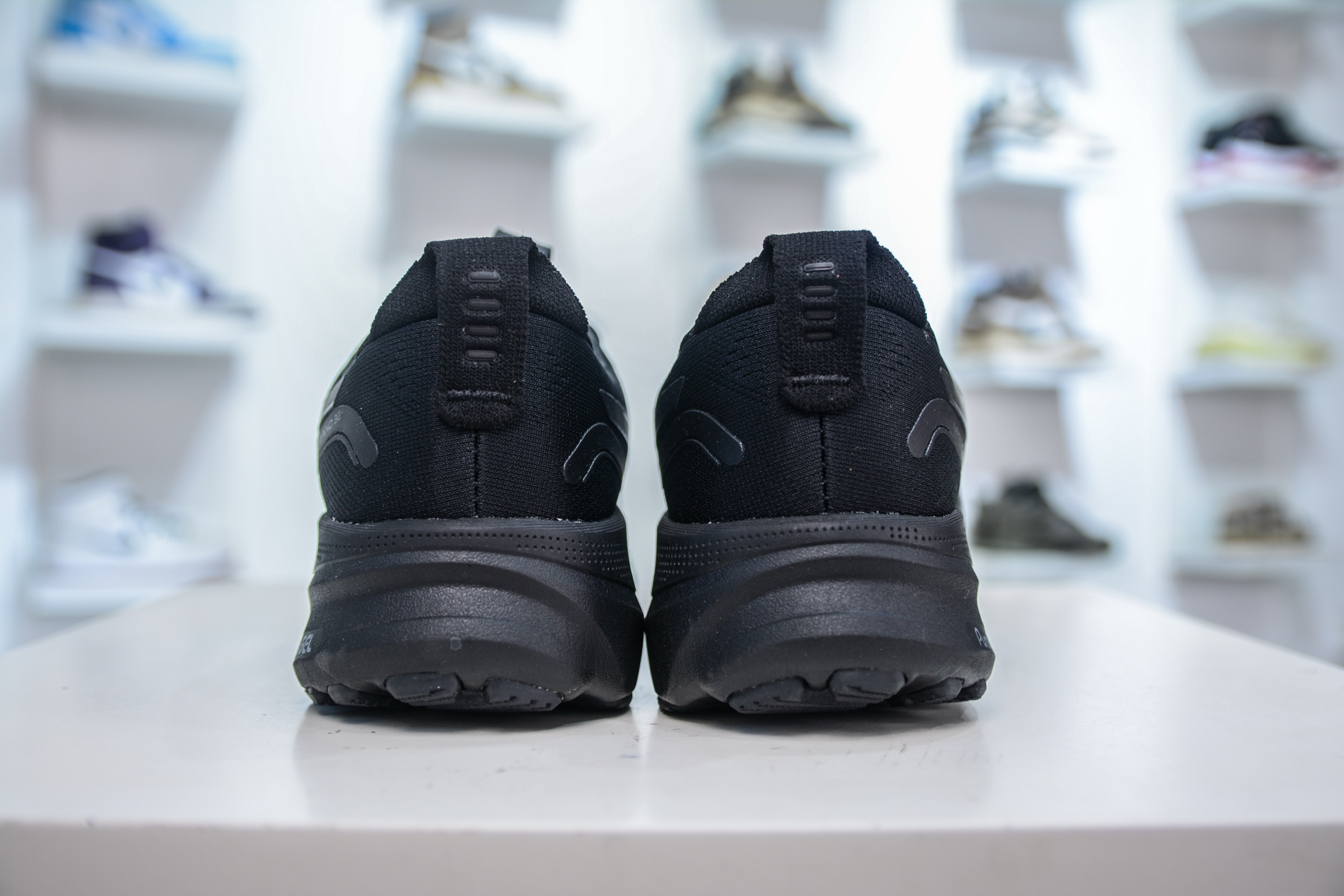 Asics Gel-Kayano 32 亚瑟士卡亚诺32代低帮专业有氧超轻量休闲运动全能慢跑鞋 1012B839-001