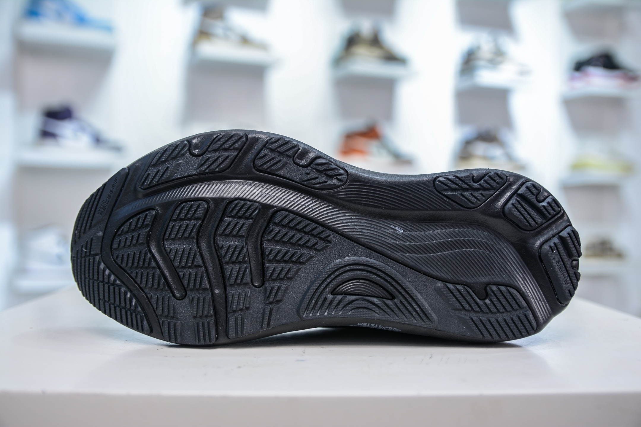 Asics Gel-Kayano 32 亚瑟士卡亚诺32代低帮专业有氧超轻量休闲运动全能慢跑鞋 1012B839-001