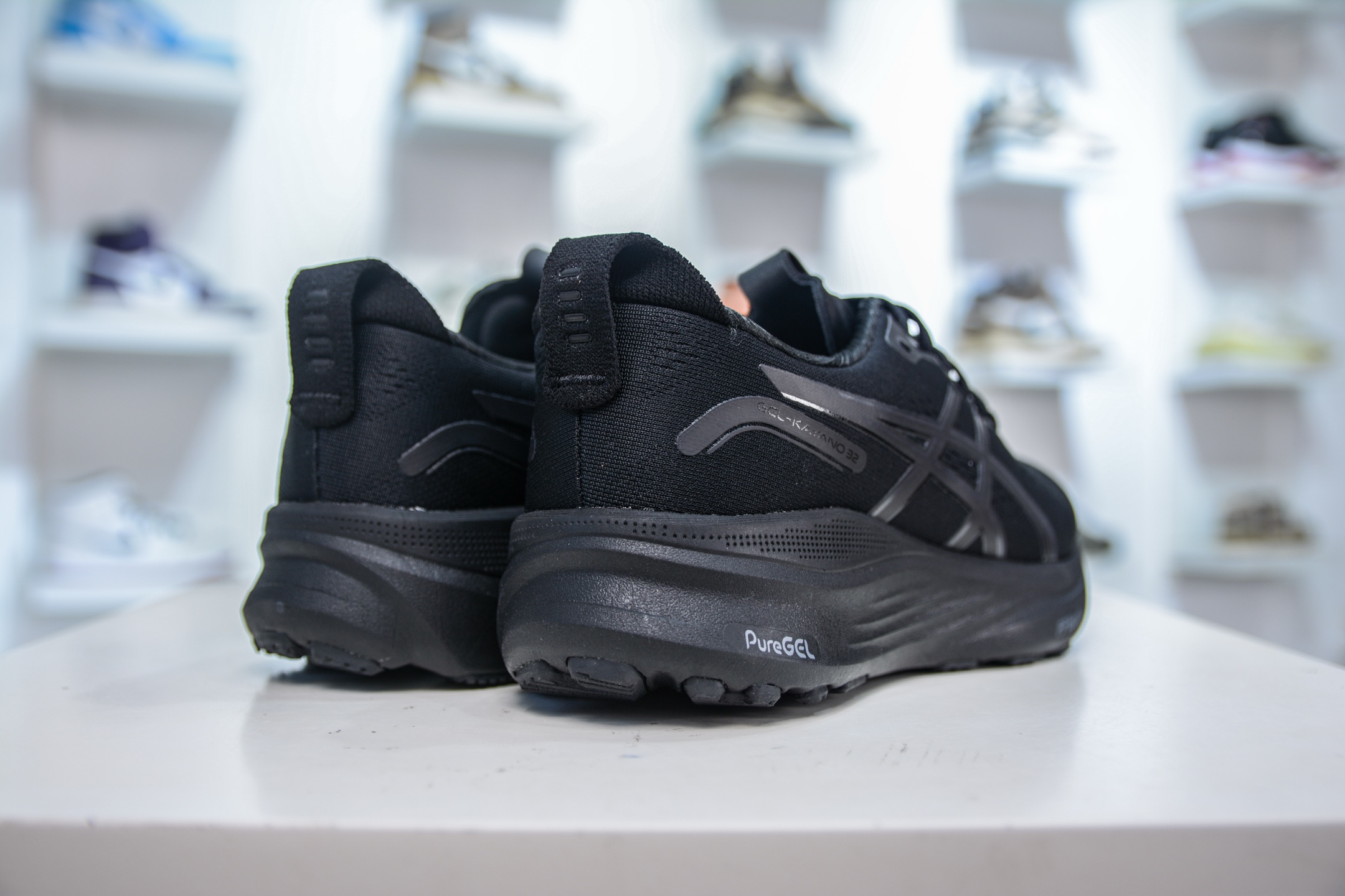 Asics Gel-Kayano 32 亚瑟士卡亚诺32代低帮专业有氧超轻量休闲运动全能慢跑鞋 1012B839-001