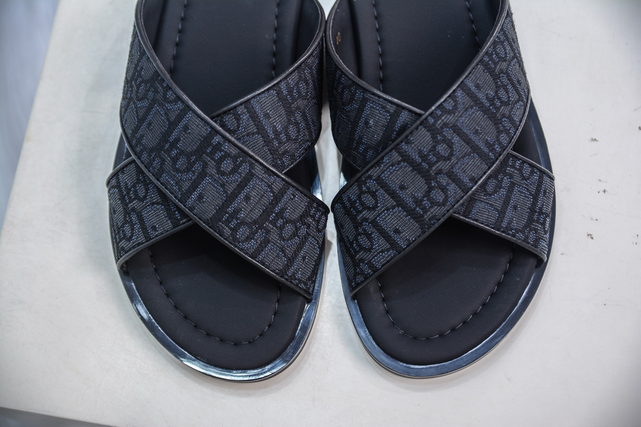 230 Dior Alias 迪奥小牛皮 圆头平底一字拖鞋