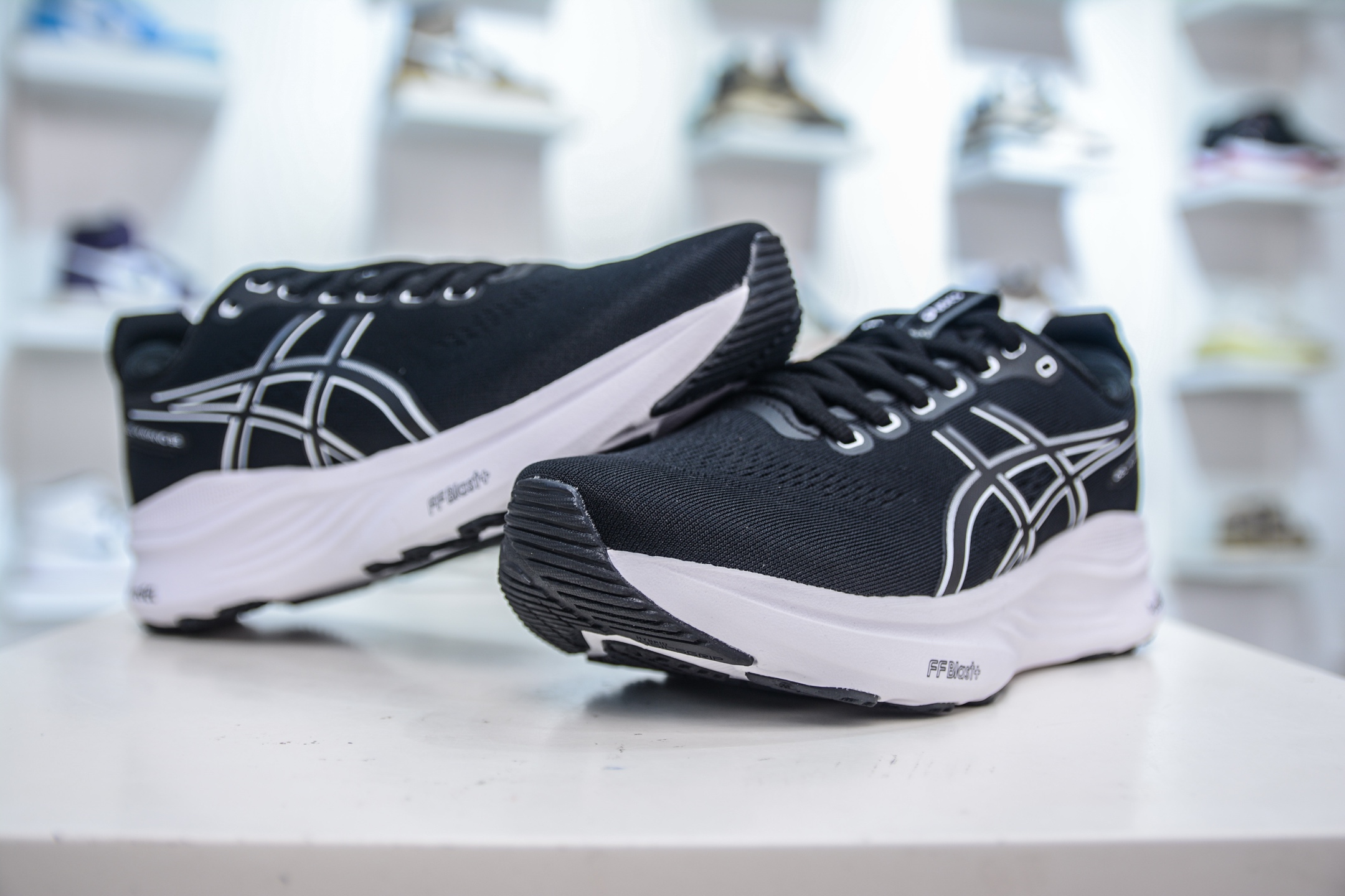 Asics Gel-Kayano 32 亚瑟士卡亚诺32代低帮专业有氧超轻量休闲运动全能慢跑鞋 1012B837-002