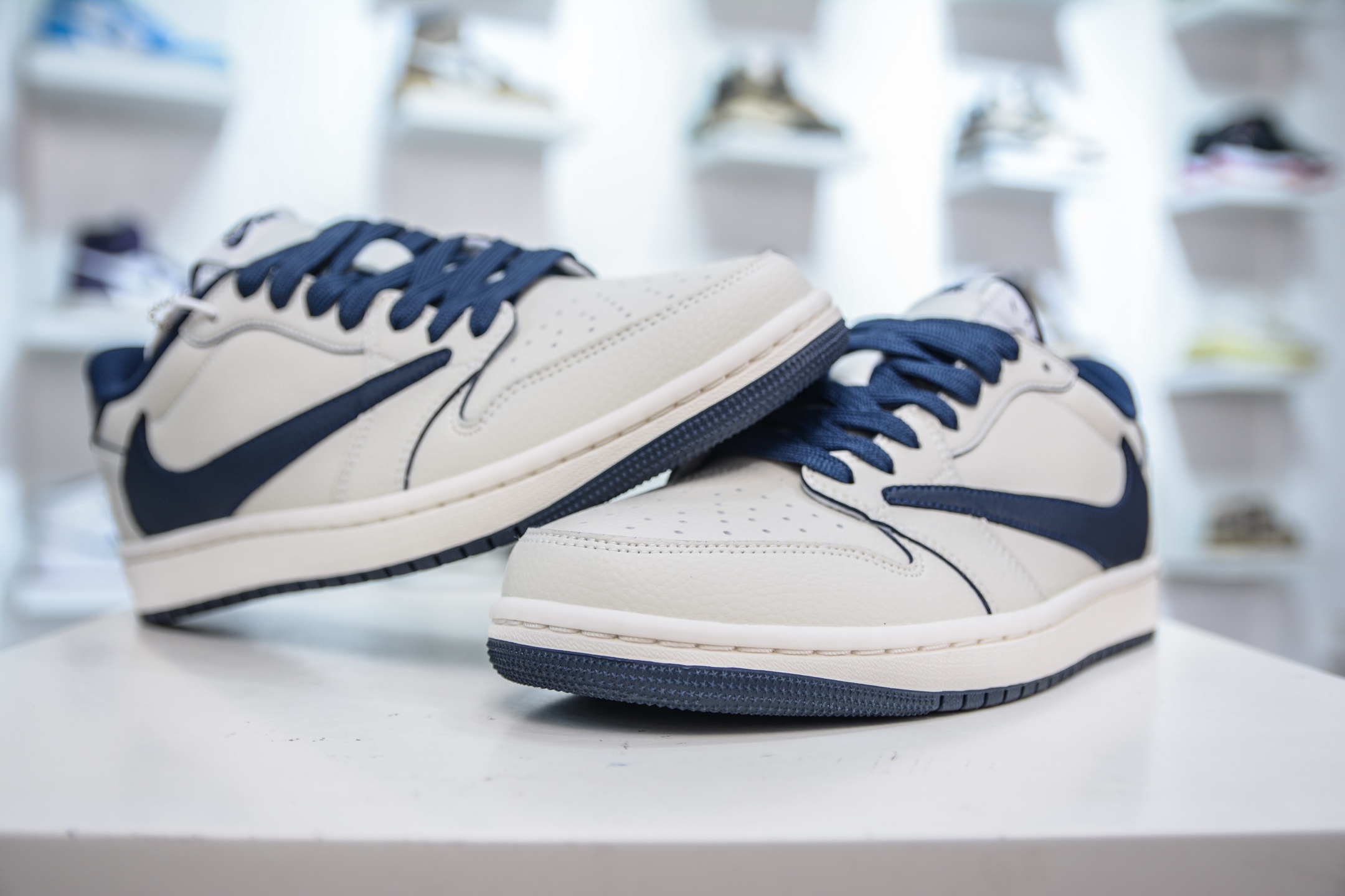 TS x Air Jordan x Fragment Design AJ1 Low 倒钩低帮联名藤原浩闪电-白深蓝 LK1099-065-莆田鞋,莆田鞋货源,高仿鞋,高仿鞋货源,安福档口,莆田高仿鞋,莆田鞋批发,高仿鞋批发,莆田高仿运动鞋,高仿运动鞋,莆田运动鞋 TS x Air Jordan x Fragment Design AJ1 Low 倒钩低帮联名藤原浩闪电-白深蓝 LK1099-065