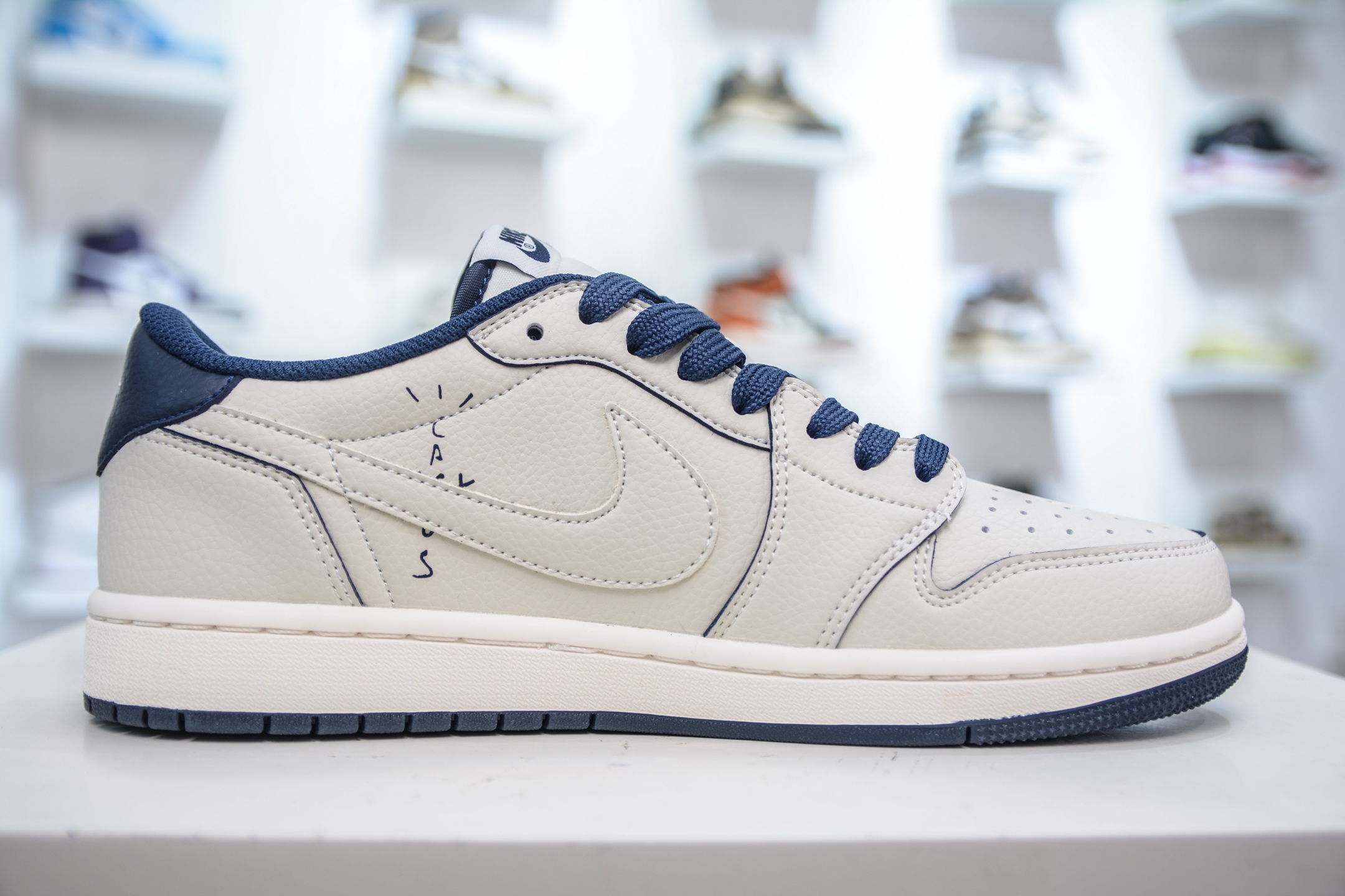TS x Air Jordan x Fragment Design AJ1 Low 倒钩低帮联名藤原浩闪电-白深蓝 LK1099-065-莆田鞋,莆田鞋货源,高仿鞋,高仿鞋货源,安福档口,莆田高仿鞋,莆田鞋批发,高仿鞋批发,莆田高仿运动鞋,高仿运动鞋,莆田运动鞋 TS x Air Jordan x Fragment Design AJ1 Low 倒钩低帮联名藤原浩闪电-白深蓝 LK1099-065
