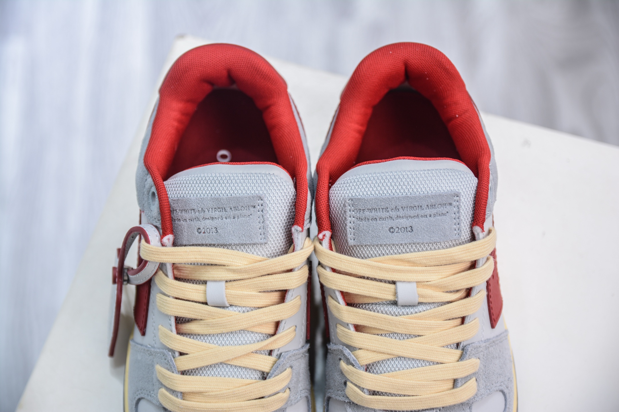 OFF-WHITE Out Of Office 低帮系带时尚板鞋 OMIA189S24LEA011