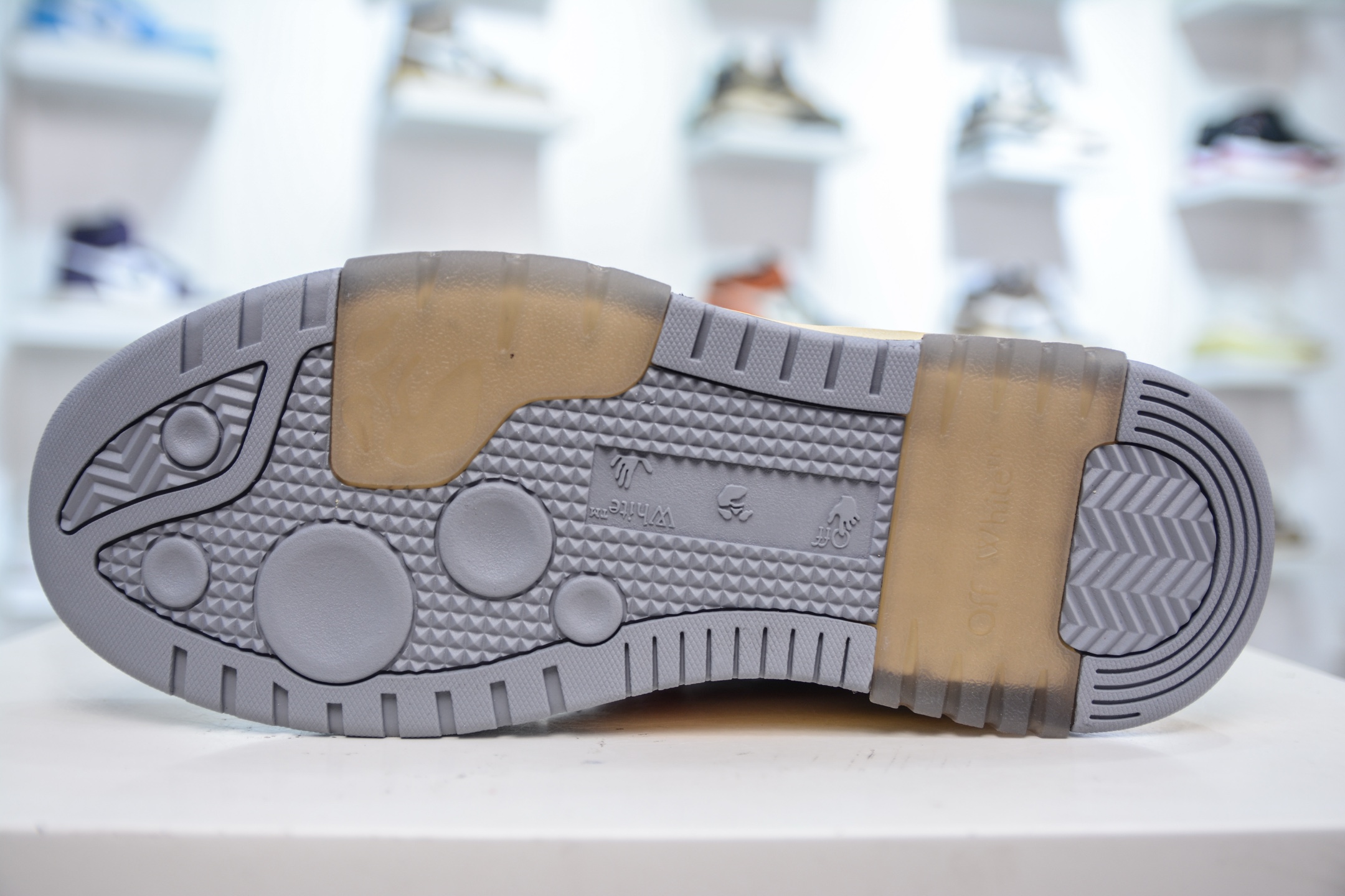 OFF-WHITE Out Of Office 低帮系带时尚板鞋 OMIA189S24LEA011