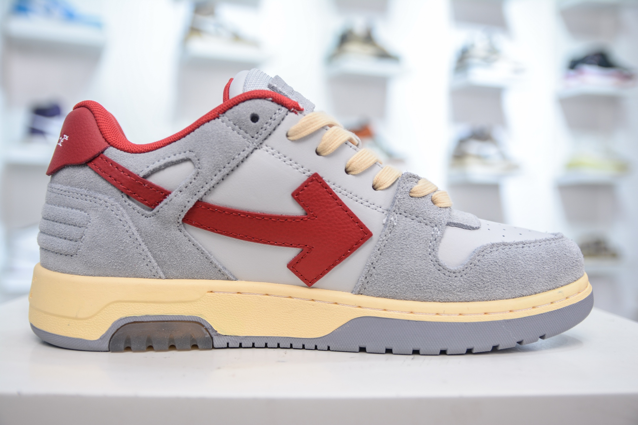 OFF-WHITE Out Of Office 低帮系带时尚板鞋 OMIA189S24LEA011