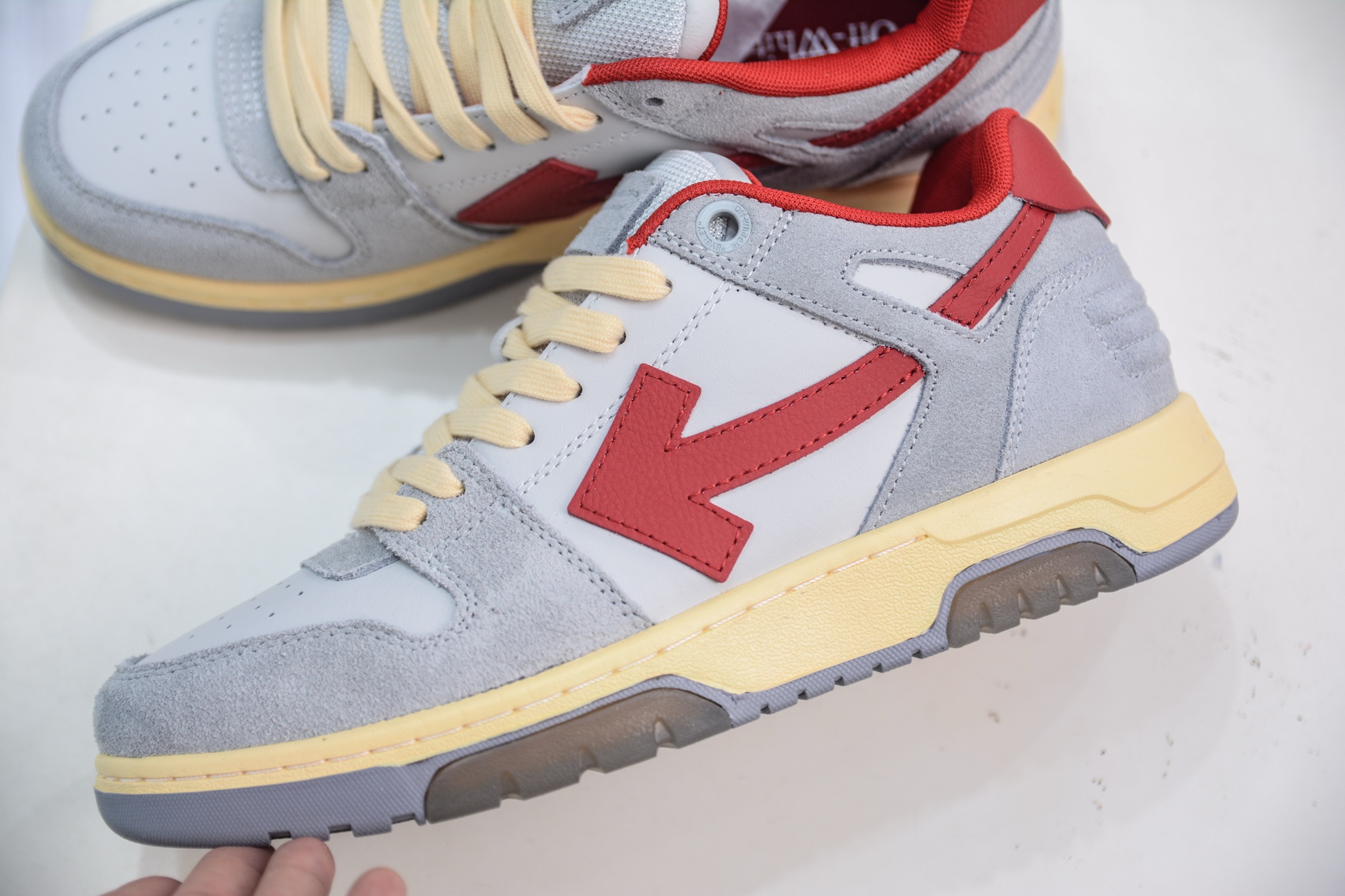 OFF-WHITE Out Of Office 低帮系带时尚板鞋 OMIA189S24LEA011