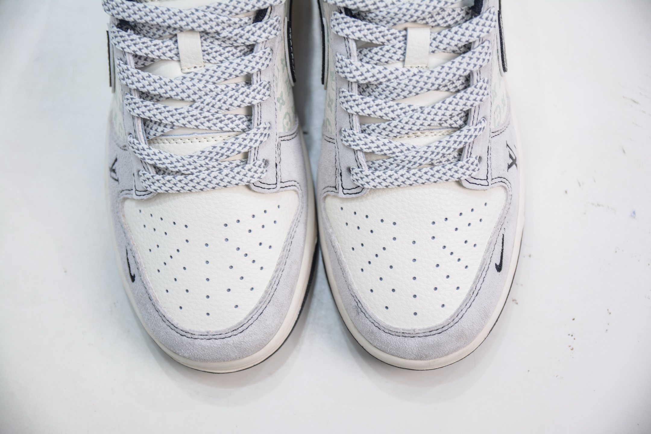 Nike SB Dunk Low x Louis Vuitton LV联名-白灰黑勾印花 YX5066-365