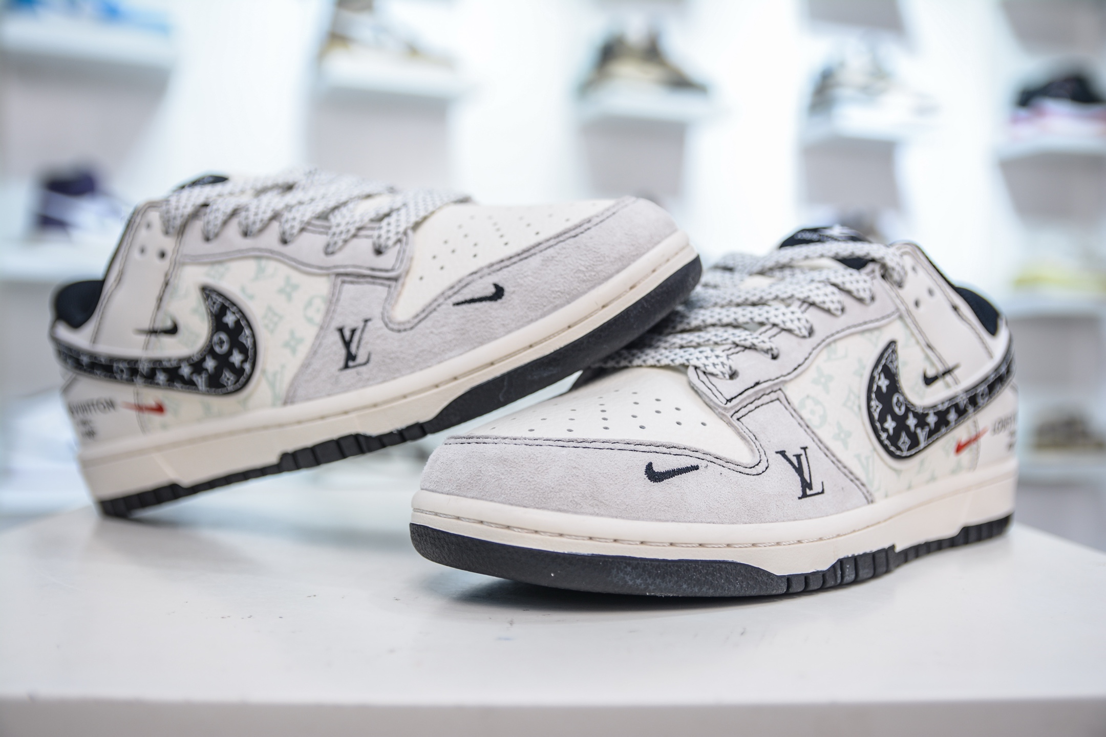 Nike SB Dunk Low x Louis Vuitton LV联名-白灰黑勾印花 YX5066-365