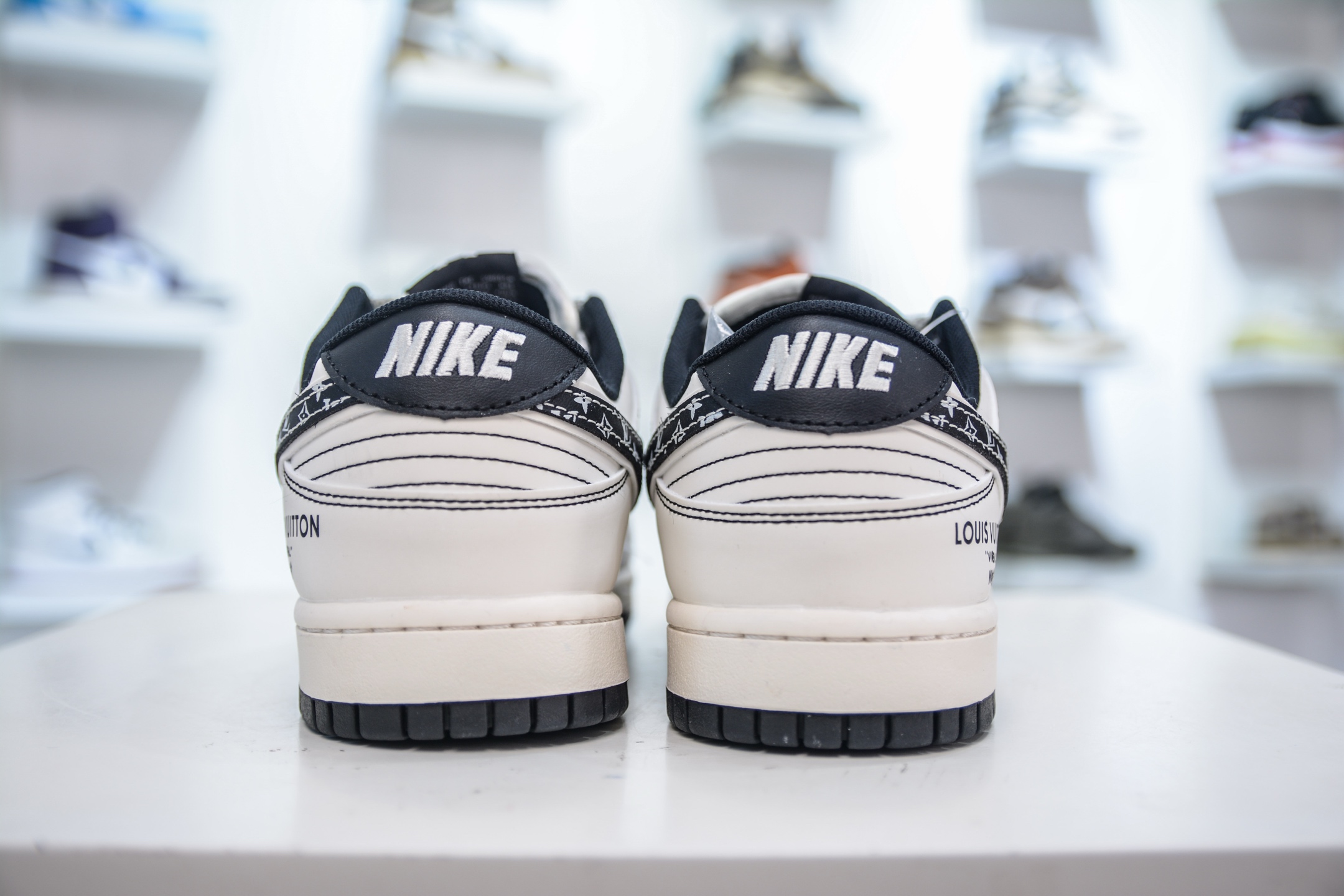 Nike SB Dunk Low x Louis Vuitton LV联名-白灰黑勾印花 YX5066-365