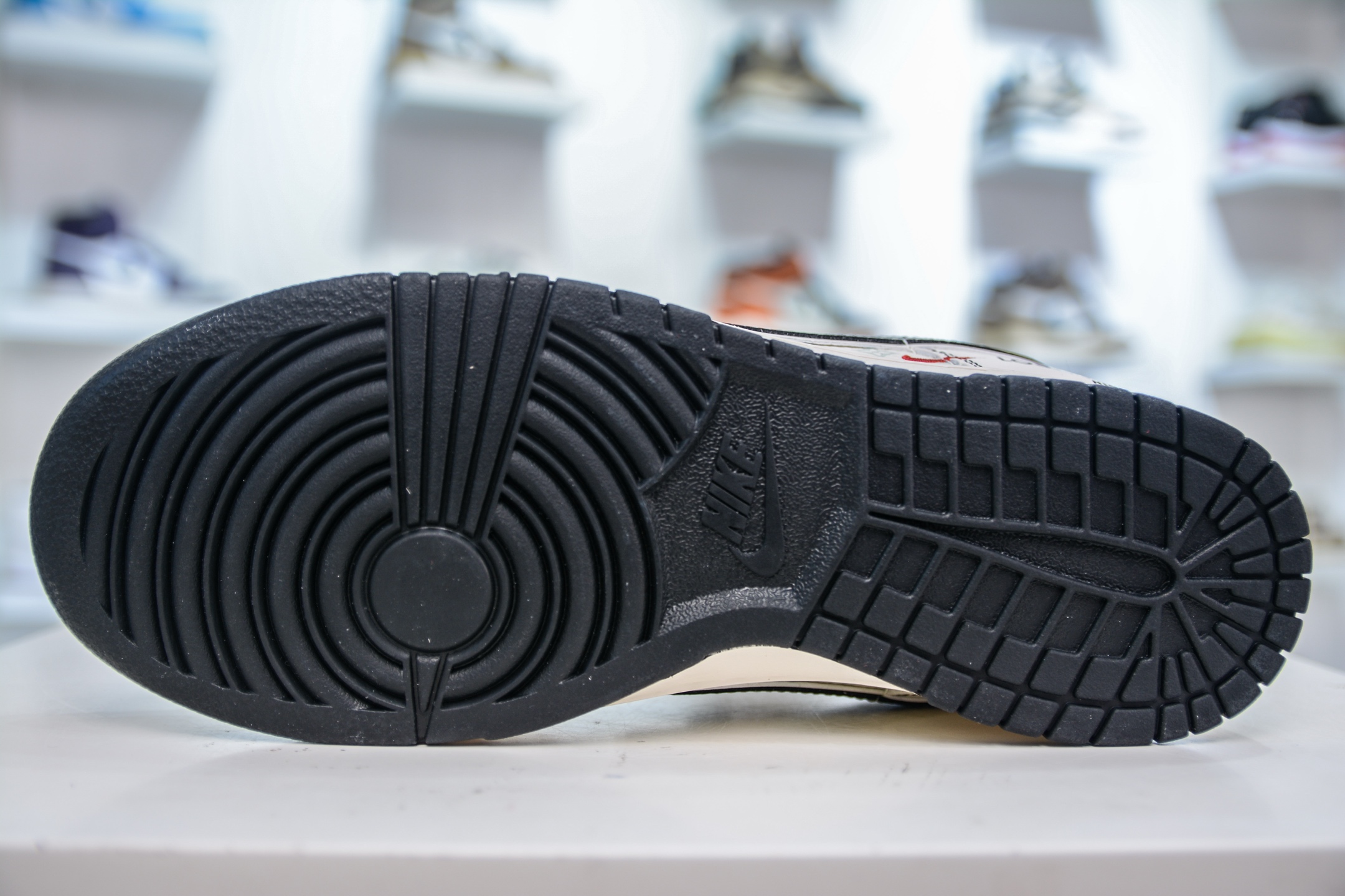 Nike SB Dunk Low x Louis Vuitton LV联名-白灰黑勾印花 YX5066-365