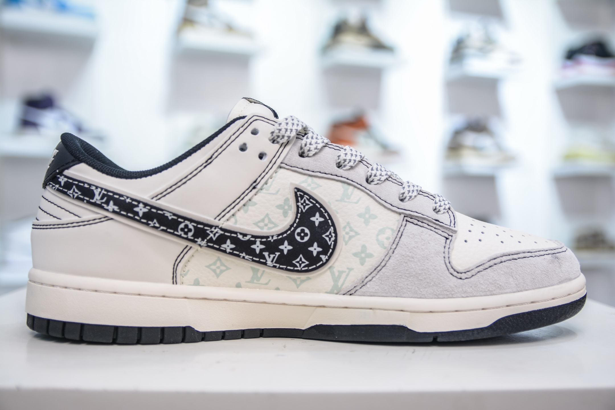 Nike SB Dunk Low x Louis Vuitton LV联名-白灰黑勾印花 YX5066-365
