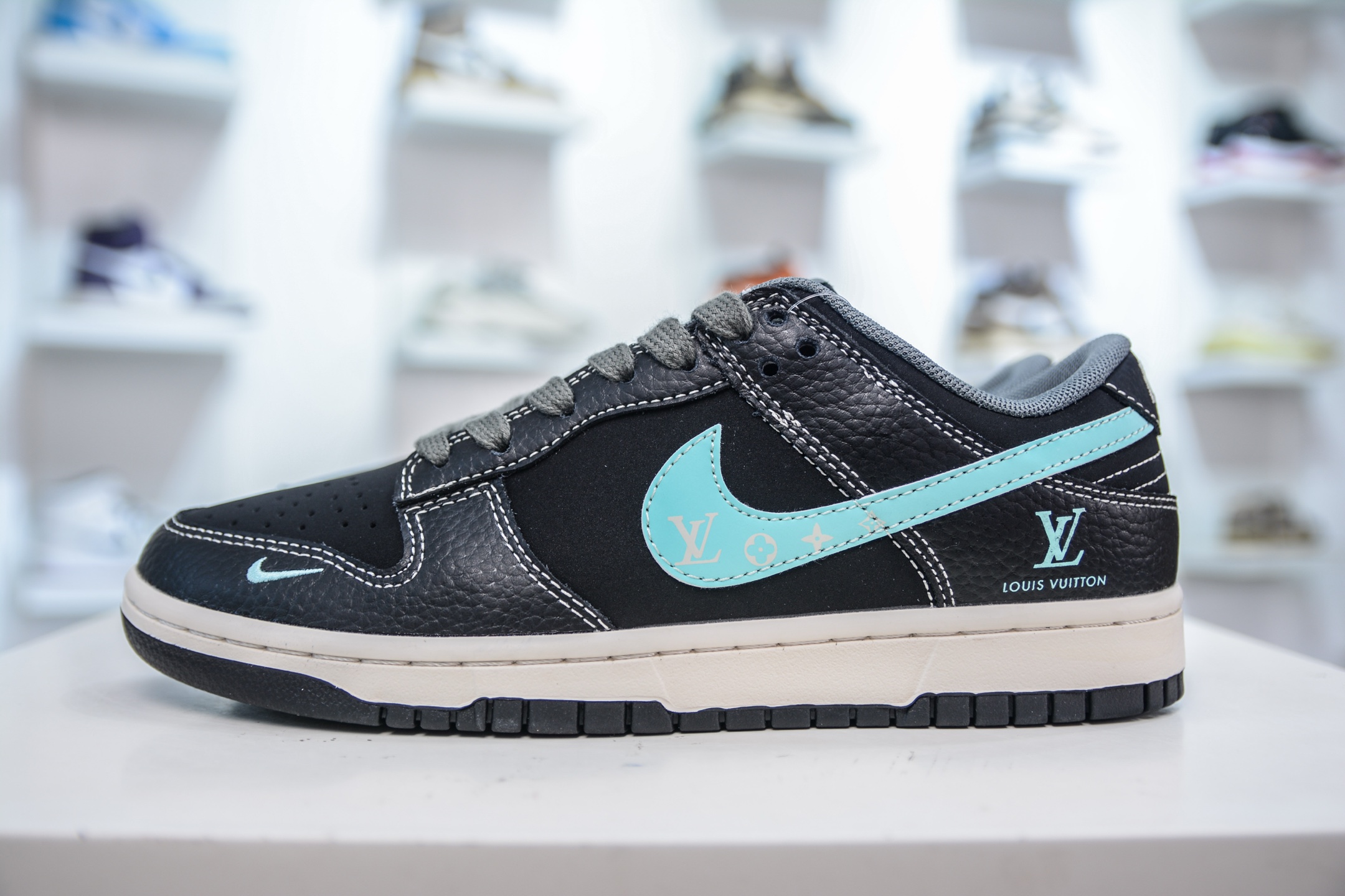 Nike SB Dunk Low x Louis Vuitton Collab Black Blue Premium Sneakers 1 i1752073221261 2093 0 0