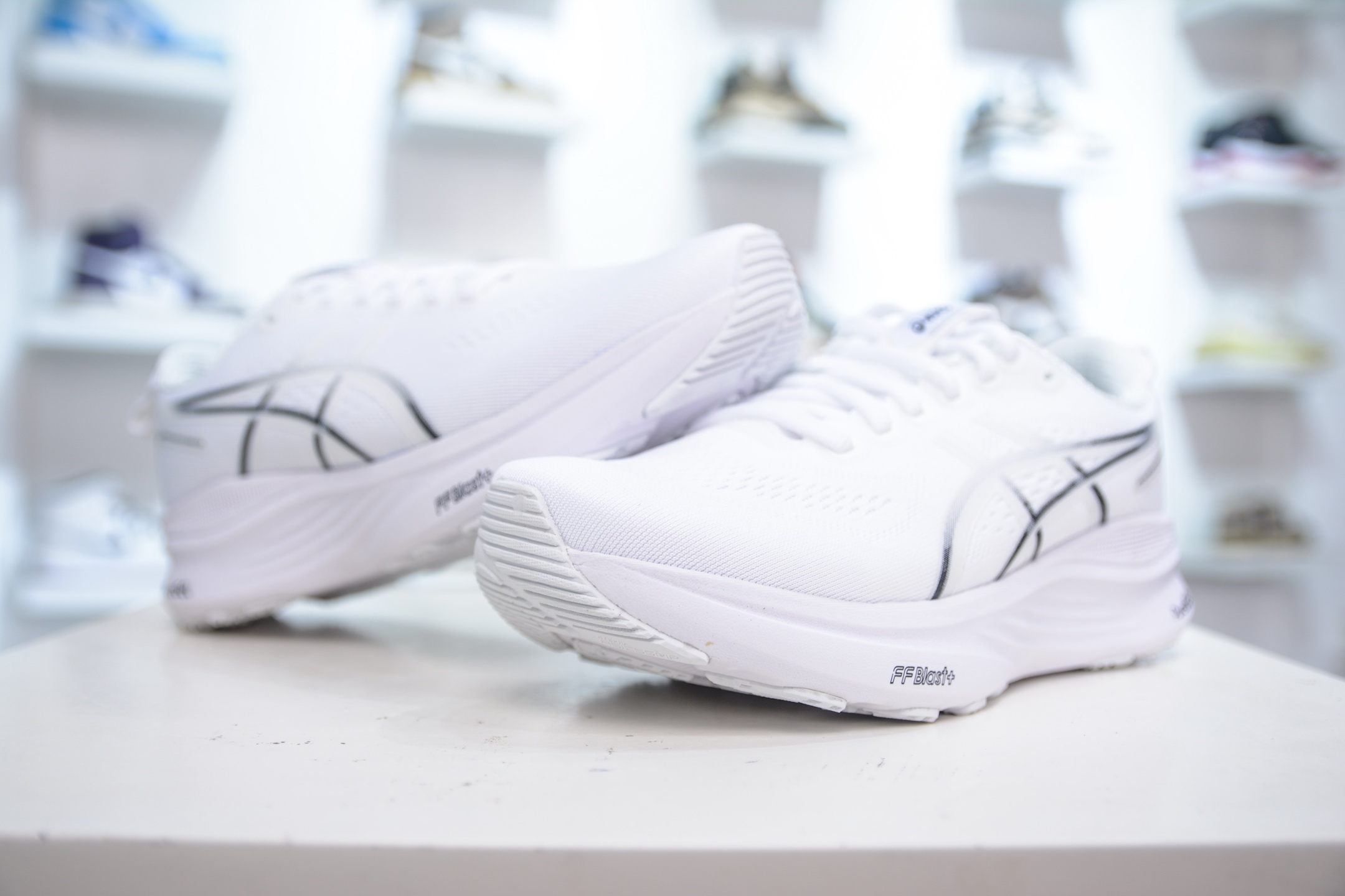 Asics Gel-Kayano 32 亚瑟士卡亚诺32代低帮专业有氧超轻量休闲运动全能慢跑鞋 1012B838-401