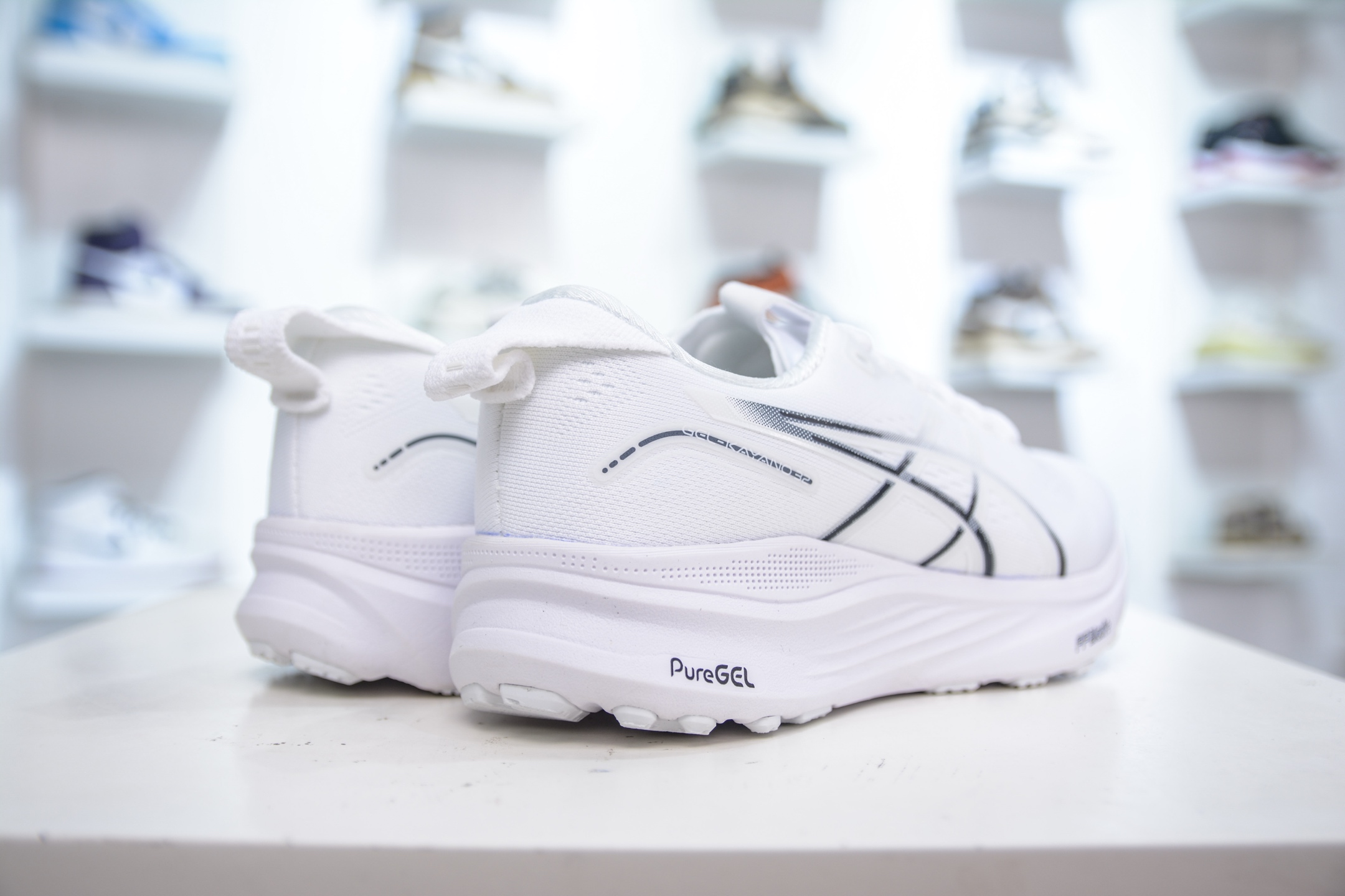 Asics Gel-Kayano 32 亚瑟士卡亚诺32代低帮专业有氧超轻量休闲运动全能慢跑鞋 1012B838-401