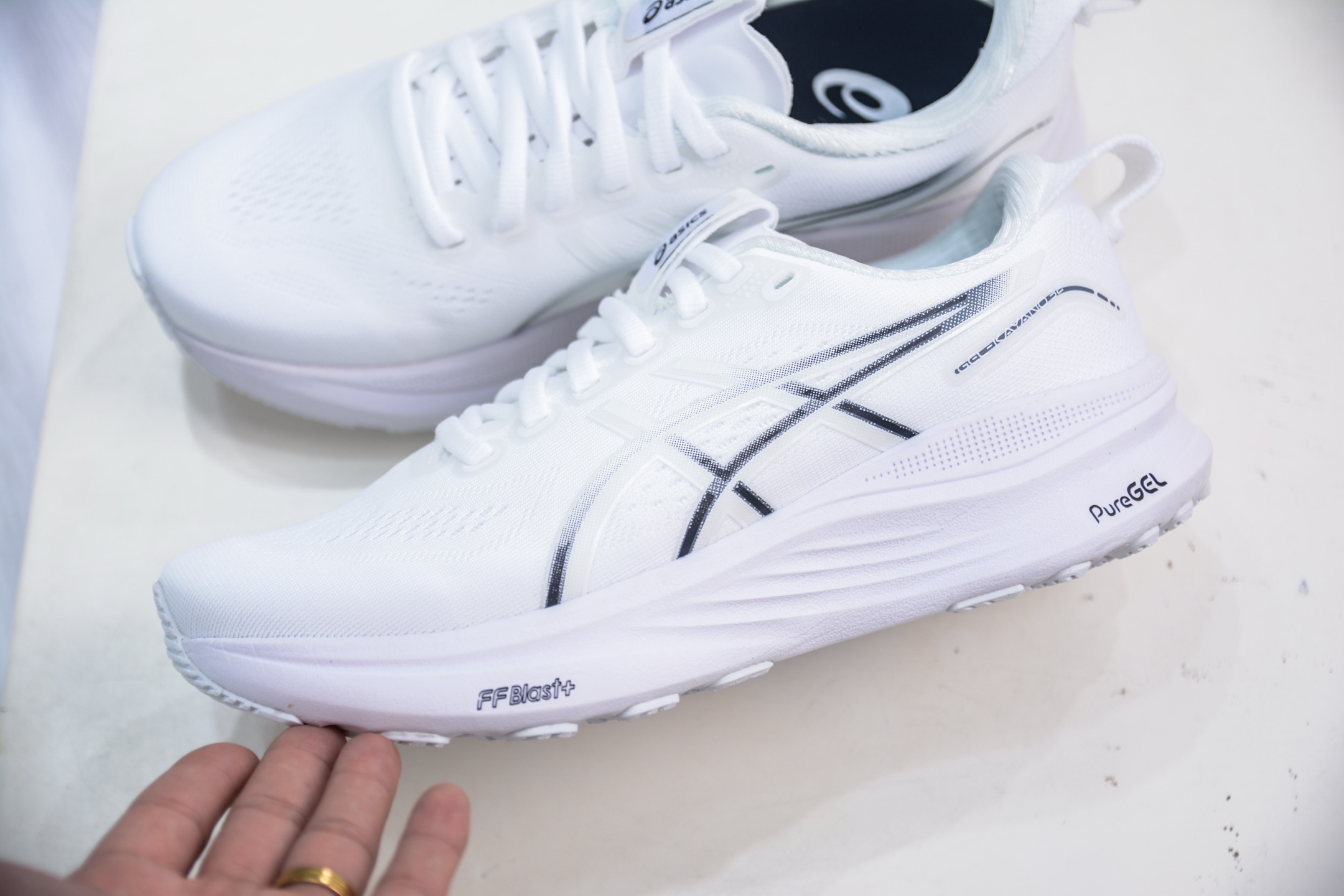 Asics Gel-Kayano 32 亚瑟士卡亚诺32代低帮专业有氧超轻量休闲运动全能慢跑鞋 1012B838-401