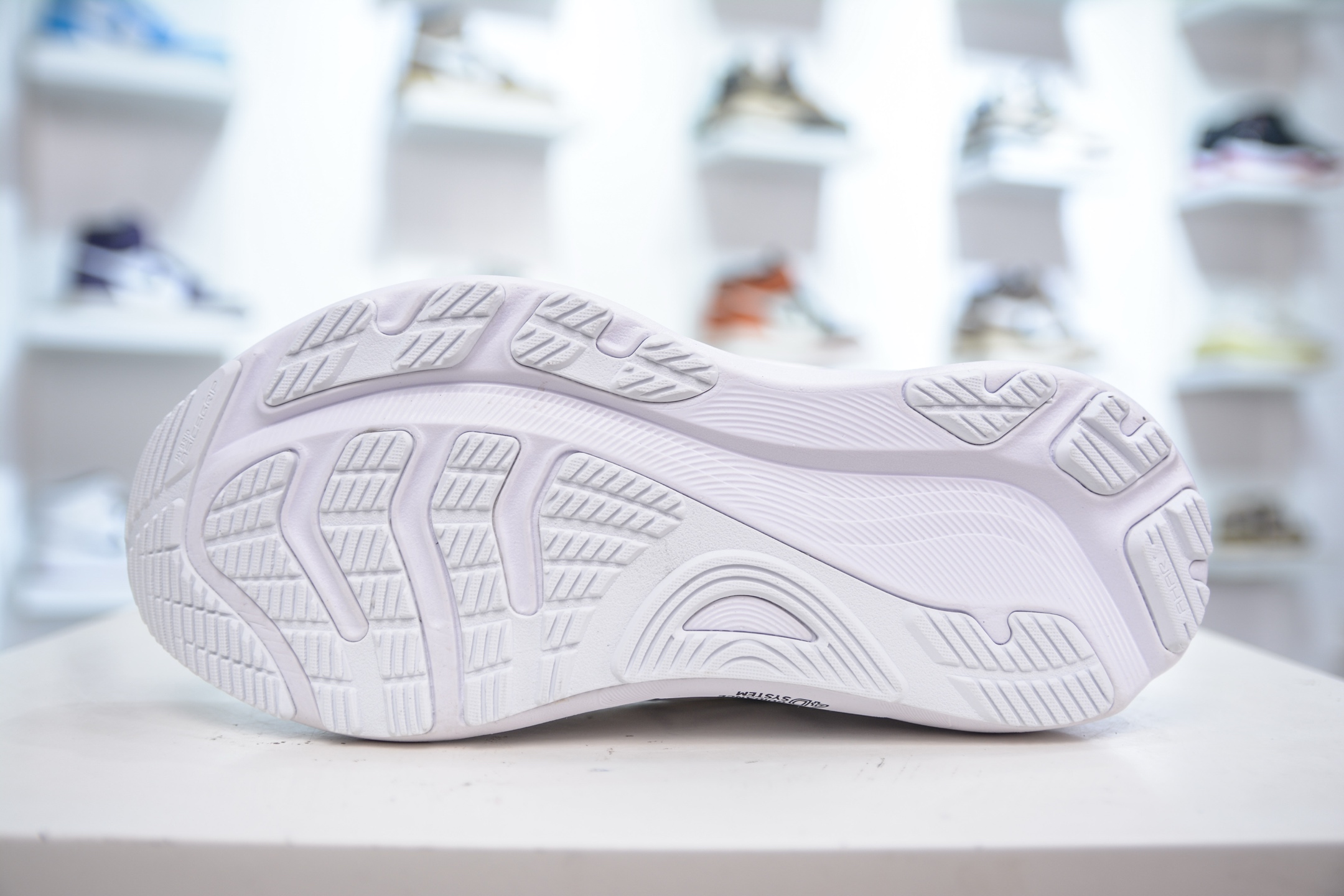 Asics Gel-Kayano 32 亚瑟士卡亚诺32代低帮专业有氧超轻量休闲运动全能慢跑鞋 1012B838-401