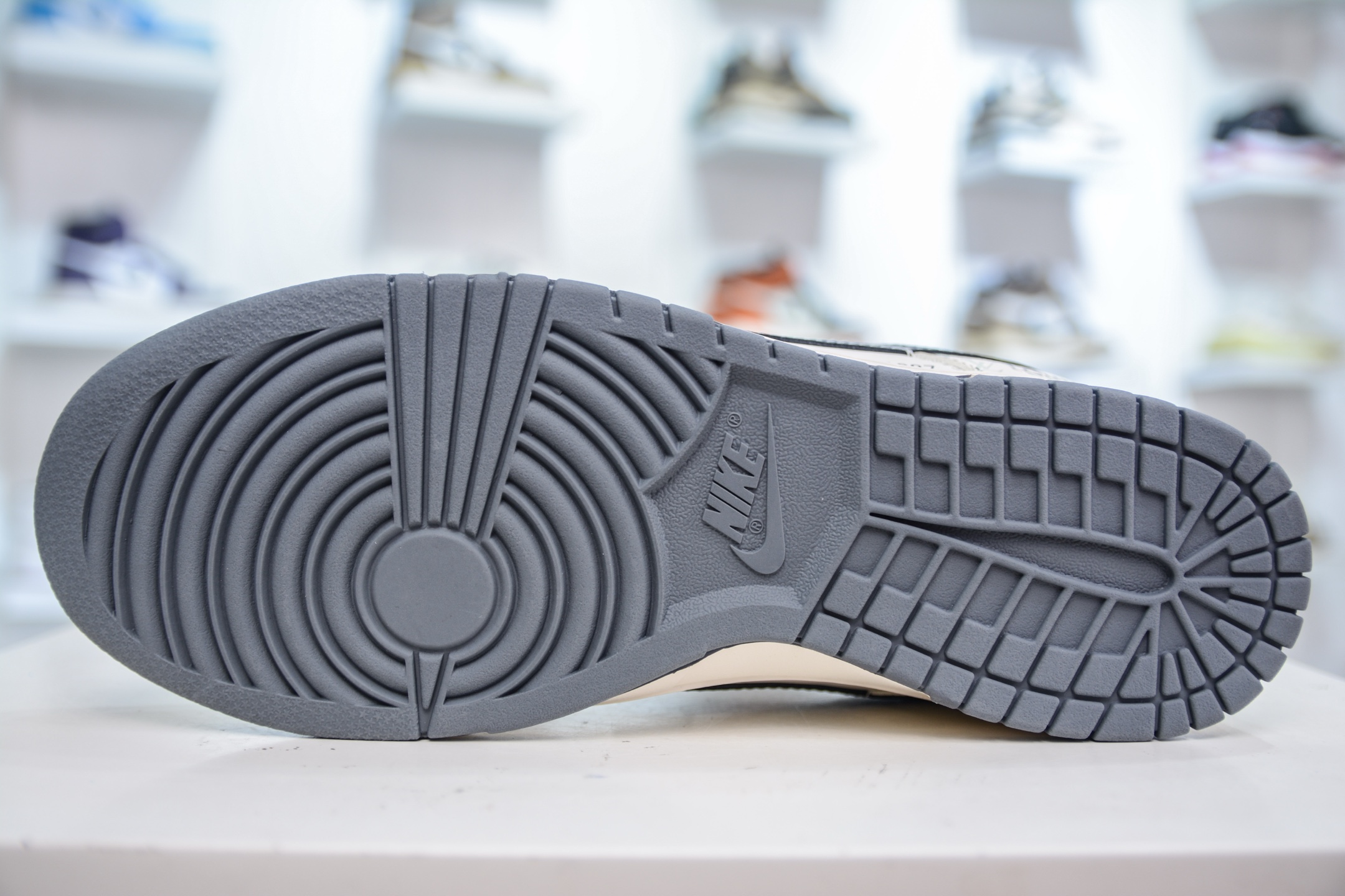 Nike SB Dunk Low x Louis Vuitton LV联名-白灰 YX5066-366