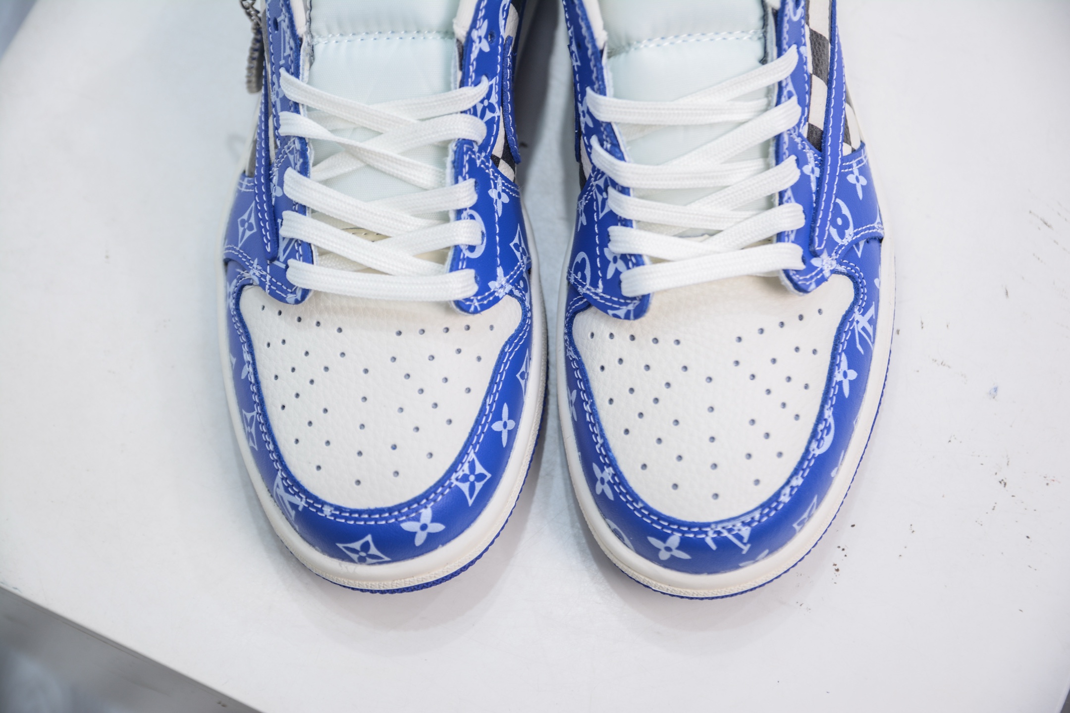 Air Jordan AJ1 Low X Louis Vuitton 低帮联名LV-蓝色妖姬 XQ1979-003-莆田鞋,莆田鞋货源,高仿鞋,高仿鞋货源,安福档口,莆田高仿鞋,莆田鞋批发,高仿鞋批发,莆田高仿运动鞋,高仿运动鞋,莆田运动鞋 Air Jordan AJ1 Low X Louis Vuitton 低帮联名LV-蓝色妖姬 XQ1979-003