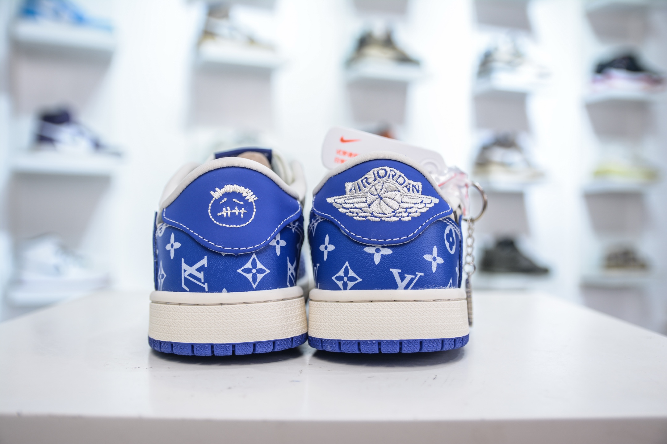 Air Jordan AJ1 Low X Louis Vuitton 低帮联名LV-蓝色妖姬 XQ1979-003-莆田鞋,莆田鞋货源,高仿鞋,高仿鞋货源,安福档口,莆田高仿鞋,莆田鞋批发,高仿鞋批发,莆田高仿运动鞋,高仿运动鞋,莆田运动鞋 Air Jordan AJ1 Low X Louis Vuitton 低帮联名LV-蓝色妖姬 XQ1979-003