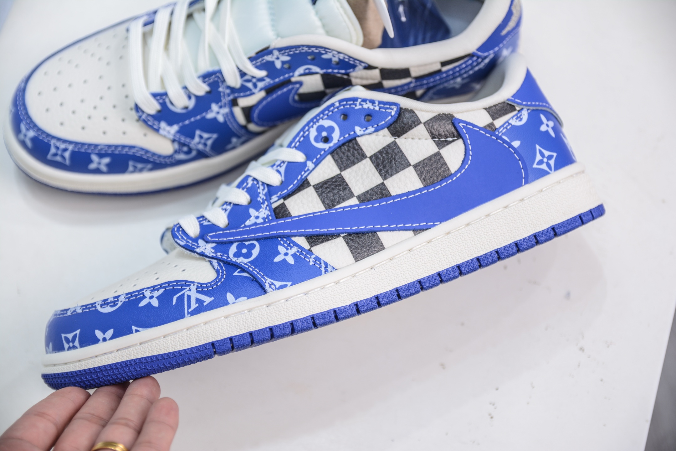 Air Jordan AJ1 Low X Louis Vuitton 低帮联名LV-蓝色妖姬 XQ1979-003-莆田鞋,莆田鞋货源,高仿鞋,高仿鞋货源,安福档口,莆田高仿鞋,莆田鞋批发,高仿鞋批发,莆田高仿运动鞋,高仿运动鞋,莆田运动鞋 Air Jordan AJ1 Low X Louis Vuitton 低帮联名LV-蓝色妖姬 XQ1979-003