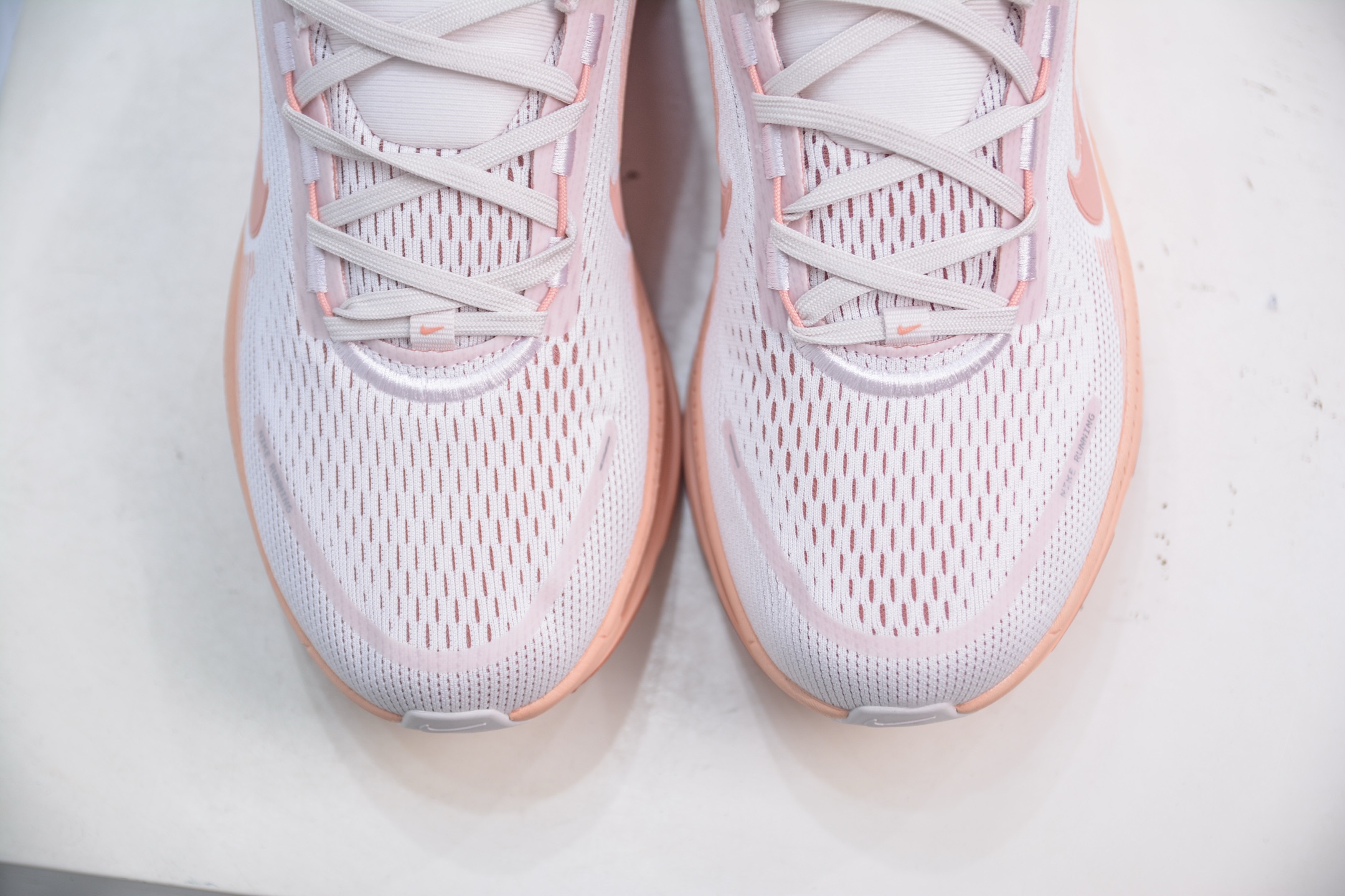 NK Air Zoom Vomero 18 轻便舒适公路跑步鞋 HM6803-601