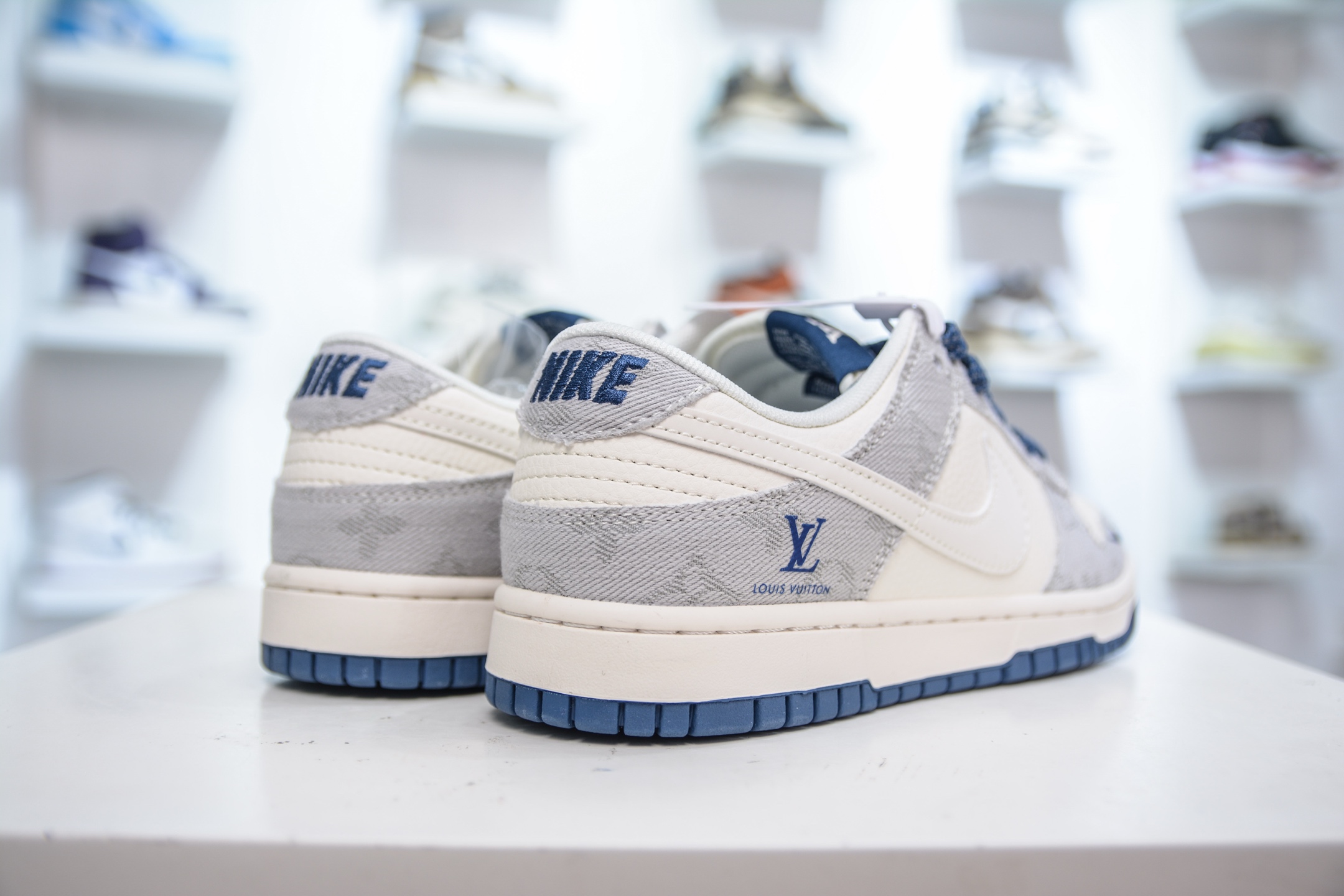 Nike SB Dunk Low x Louis Vuitton LV联名-米灰牛仔布 JP1628-017-莆田鞋,莆田鞋货源,高仿鞋,高仿鞋货源,安福档口,莆田高仿鞋,莆田鞋批发,高仿鞋批发,莆田高仿运动鞋,高仿运动鞋,莆田运动鞋 Nike SB Dunk Low x Louis Vuitton LV联名-米灰牛仔布 JP1628-017