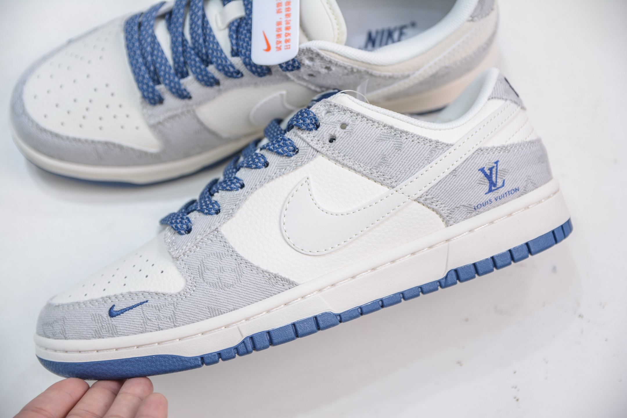 Nike SB Dunk Low x Louis Vuitton LV联名-米灰牛仔布 JP1628-017-莆田鞋,莆田鞋货源,高仿鞋,高仿鞋货源,安福档口,莆田高仿鞋,莆田鞋批发,高仿鞋批发,莆田高仿运动鞋,高仿运动鞋,莆田运动鞋 Nike SB Dunk Low x Louis Vuitton LV联名-米灰牛仔布 JP1628-017