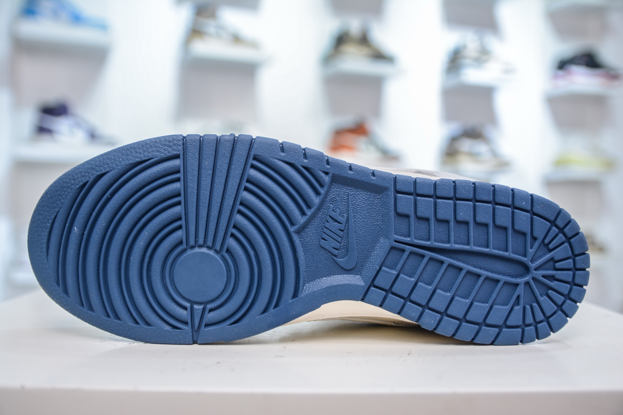 Nike SB Dunk Low x Louis Vuitton LV联名-米灰牛仔布 JP1628-017-莆田鞋,莆田鞋货源,高仿鞋,高仿鞋货源,安福档口,莆田高仿鞋,莆田鞋批发,高仿鞋批发,莆田高仿运动鞋,高仿运动鞋,莆田运动鞋 Nike SB Dunk Low x Louis Vuitton LV联名-米灰牛仔布 JP1628-017