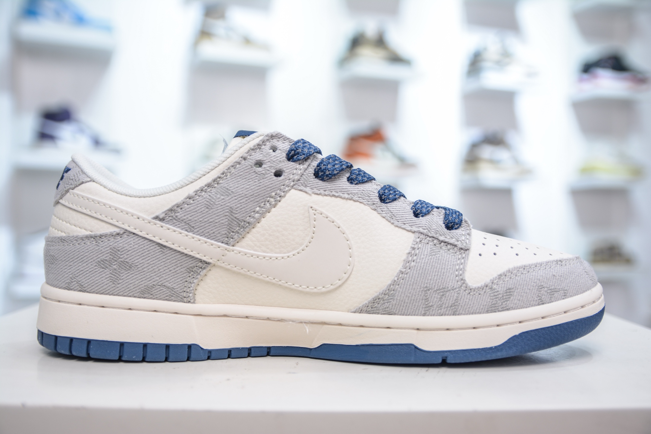 Nike SB Dunk Low x Louis Vuitton LV联名-米灰牛仔布 JP1628-017-莆田鞋,莆田鞋货源,高仿鞋,高仿鞋货源,安福档口,莆田高仿鞋,莆田鞋批发,高仿鞋批发,莆田高仿运动鞋,高仿运动鞋,莆田运动鞋 Nike SB Dunk Low x Louis Vuitton LV联名-米灰牛仔布 JP1628-017
