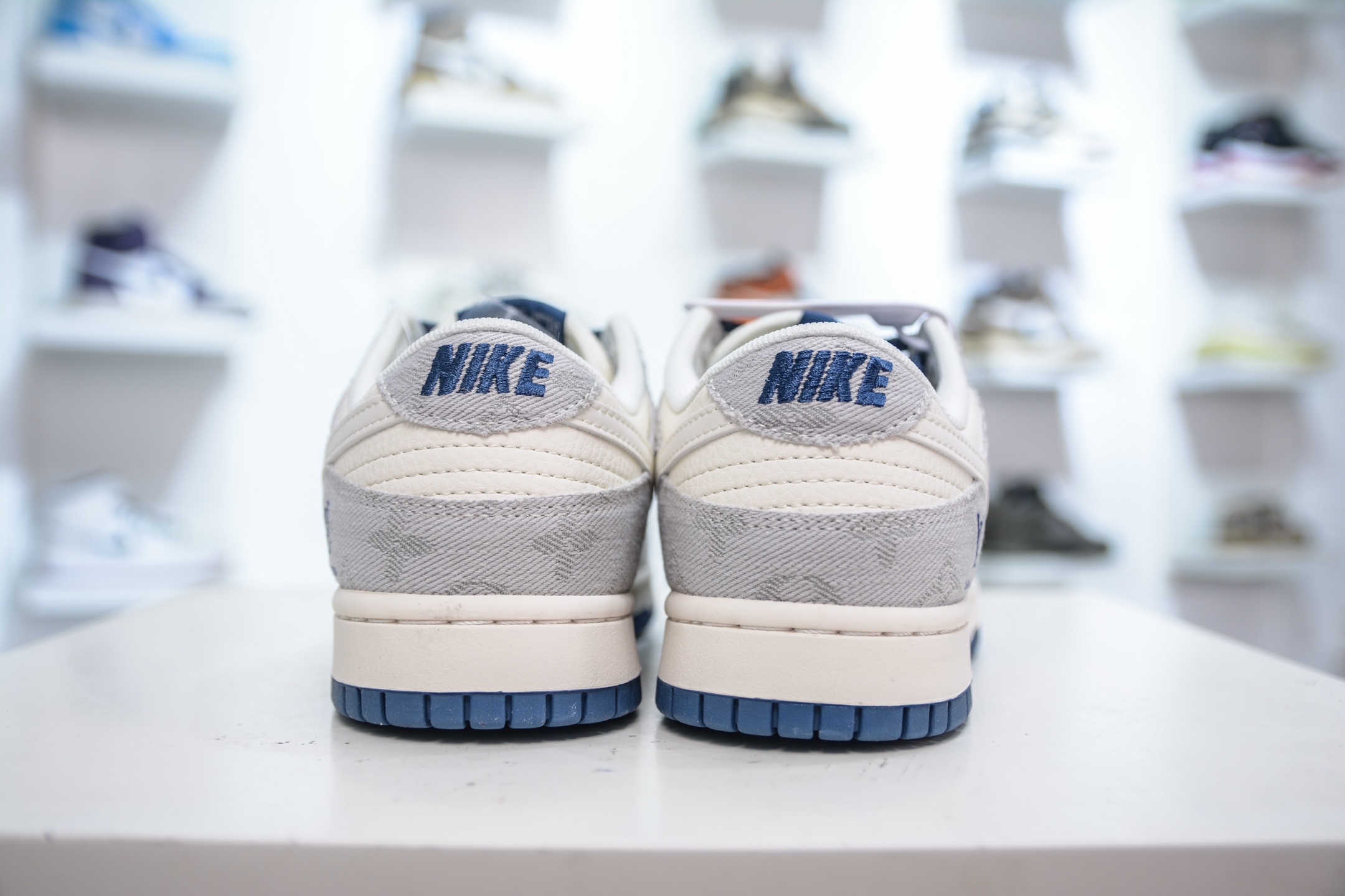 Nike SB Dunk Low x Louis Vuitton LV联名-米灰牛仔布 JP1628-017-莆田鞋,莆田鞋货源,高仿鞋,高仿鞋货源,安福档口,莆田高仿鞋,莆田鞋批发,高仿鞋批发,莆田高仿运动鞋,高仿运动鞋,莆田运动鞋 Nike SB Dunk Low x Louis Vuitton LV联名-米灰牛仔布 JP1628-017