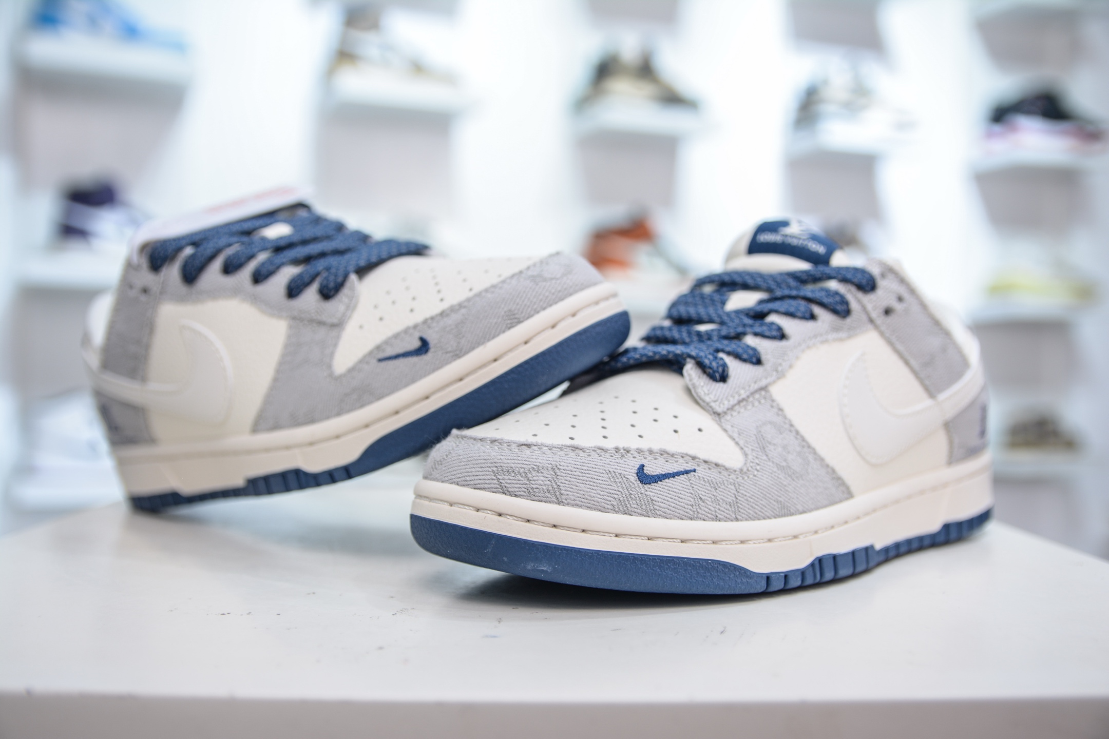 Nike SB Dunk Low x Louis Vuitton LV联名-米灰牛仔布 JP1628-017-莆田鞋,莆田鞋货源,高仿鞋,高仿鞋货源,安福档口,莆田高仿鞋,莆田鞋批发,高仿鞋批发,莆田高仿运动鞋,高仿运动鞋,莆田运动鞋 Nike SB Dunk Low x Louis Vuitton LV联名-米灰牛仔布 JP1628-017