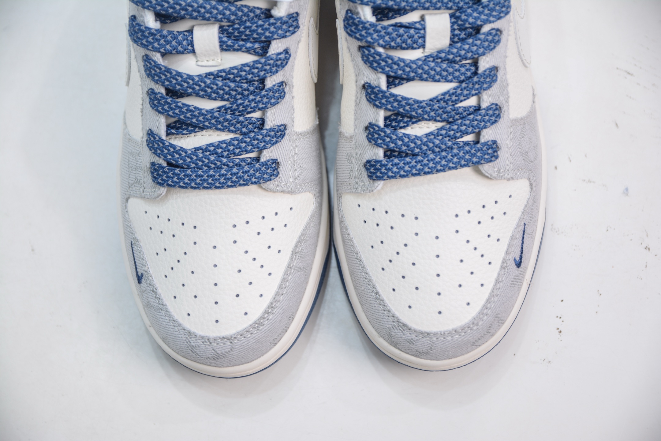 Nike SB Dunk Low x Louis Vuitton LV联名-米灰牛仔布 JP1628-017-莆田鞋,莆田鞋货源,高仿鞋,高仿鞋货源,安福档口,莆田高仿鞋,莆田鞋批发,高仿鞋批发,莆田高仿运动鞋,高仿运动鞋,莆田运动鞋 Nike SB Dunk Low x Louis Vuitton LV联名-米灰牛仔布 JP1628-017